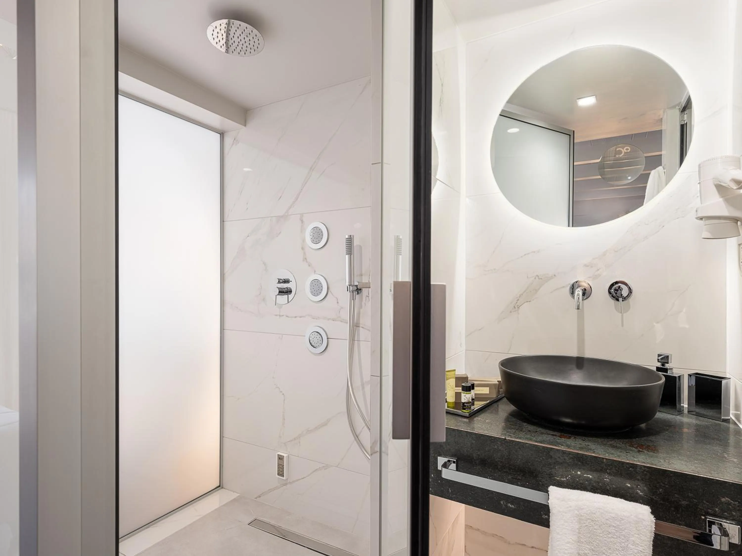 Bathroom in Elia Erato