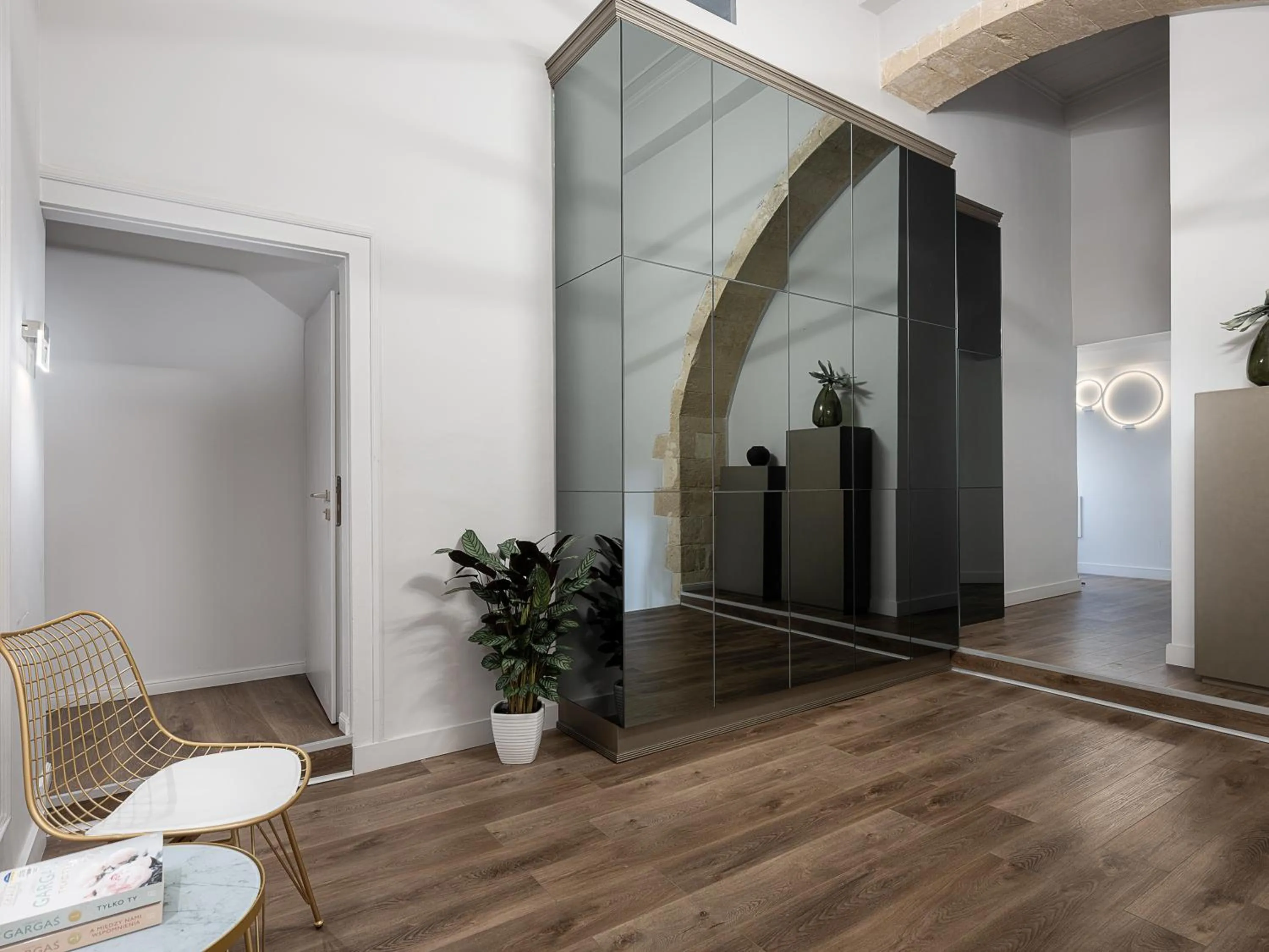 Decorative detail in Elia Erato