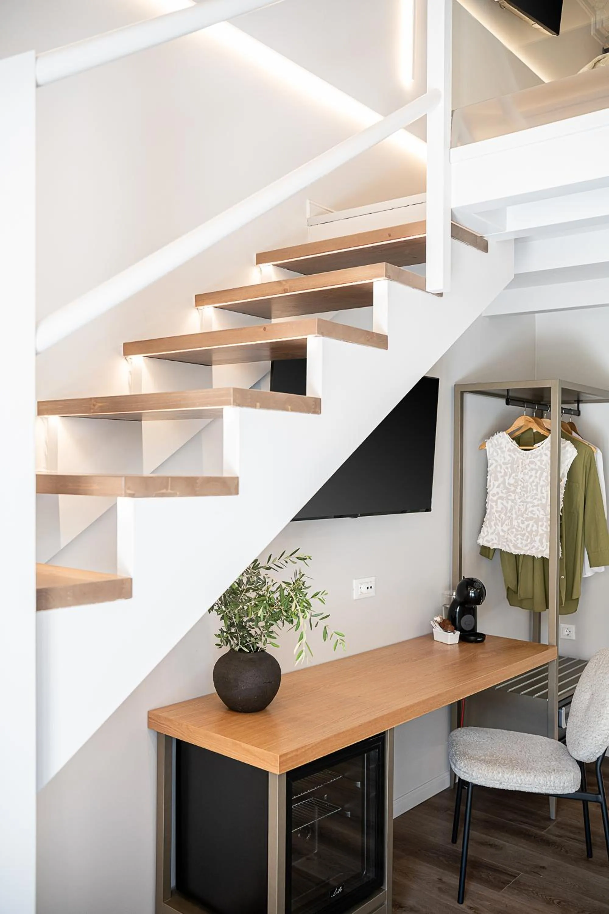 hair dresser in Elia Erato