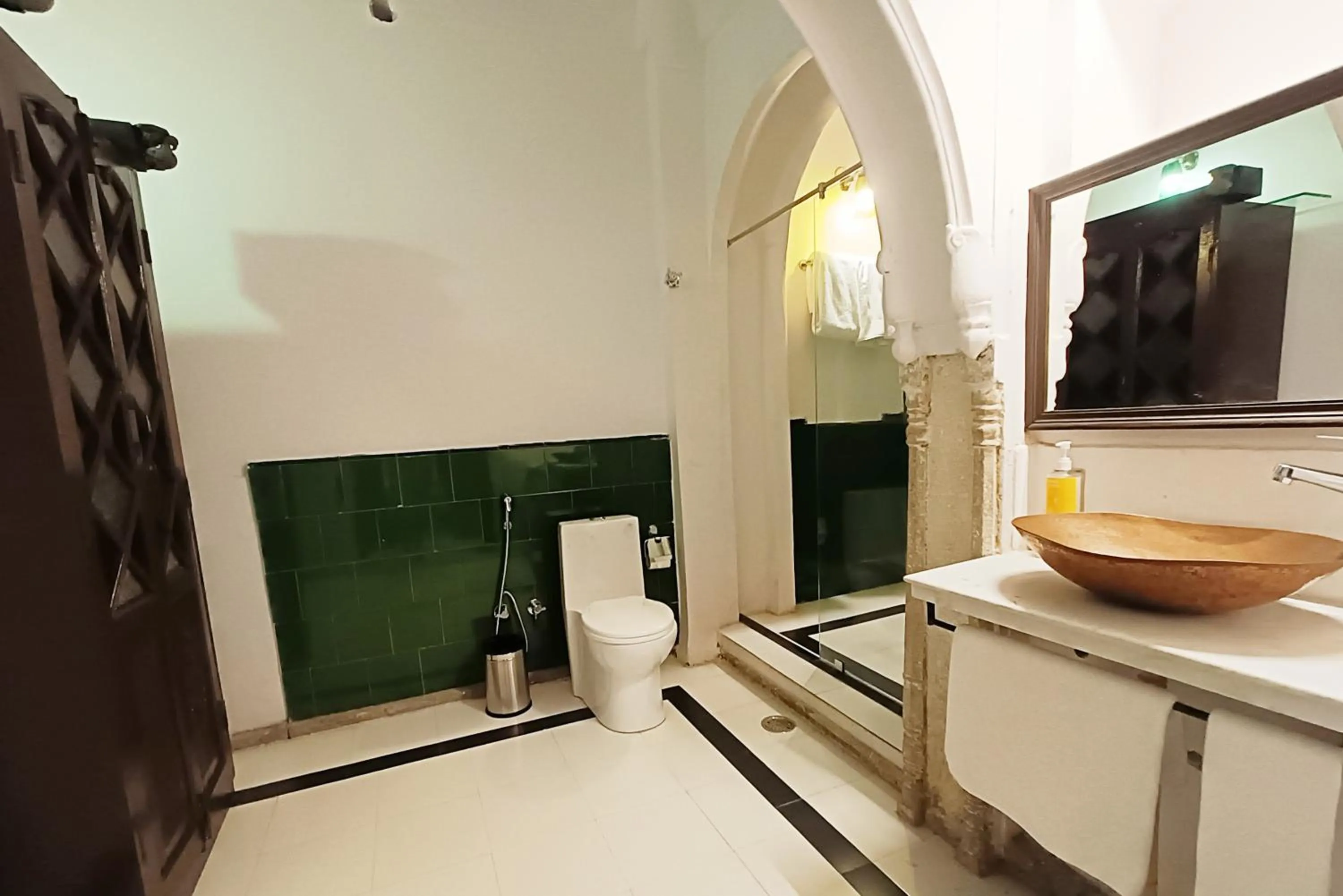 Bathroom in Bloom Boutique l Chelon Haveli