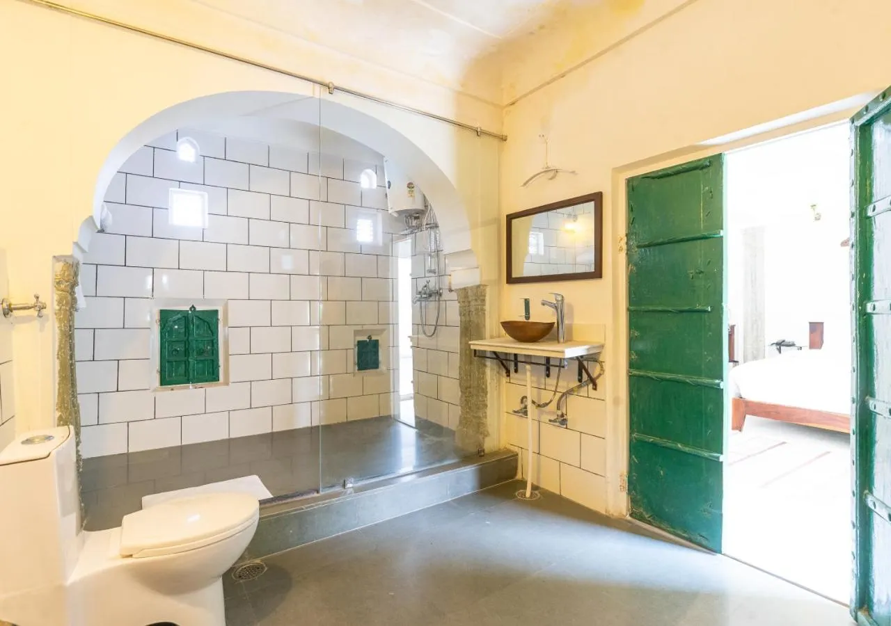 Bathroom in Bloom Boutique l Chelon Haveli