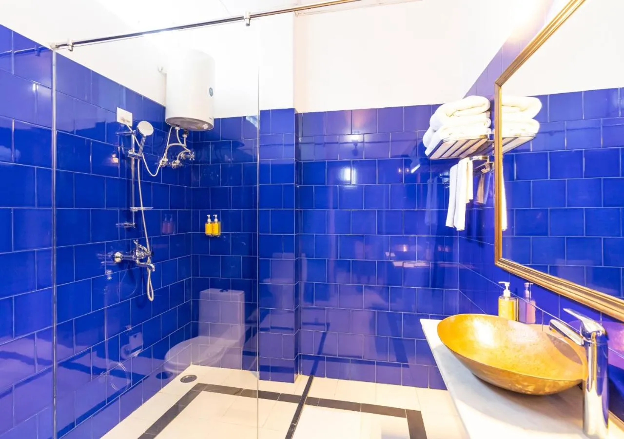 Bathroom in Bloom Boutique l Chelon Haveli