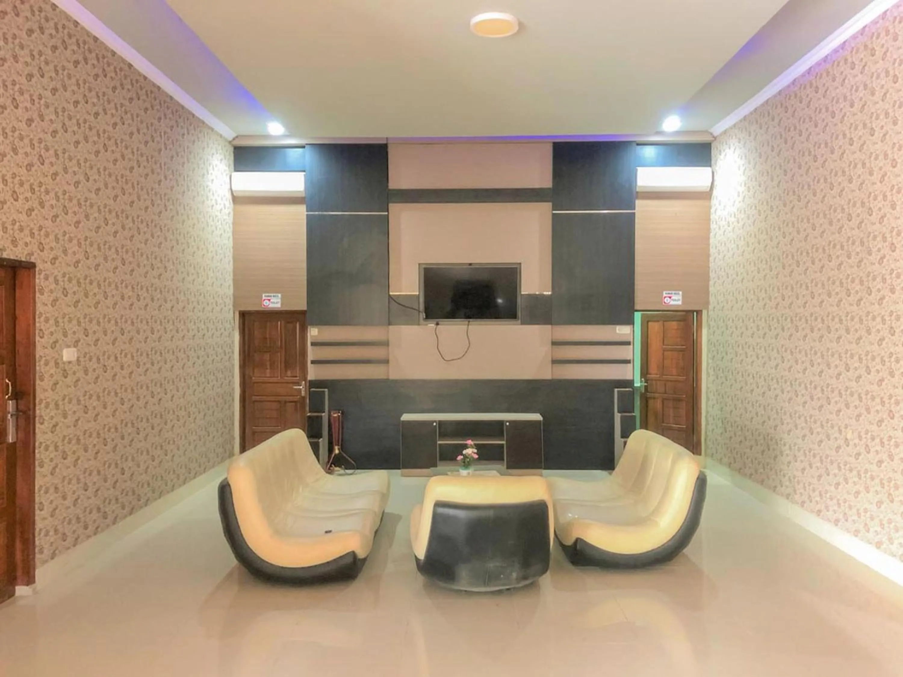 Living room in Edotel SMKN 2 Pinrang Mitra RedDoorz