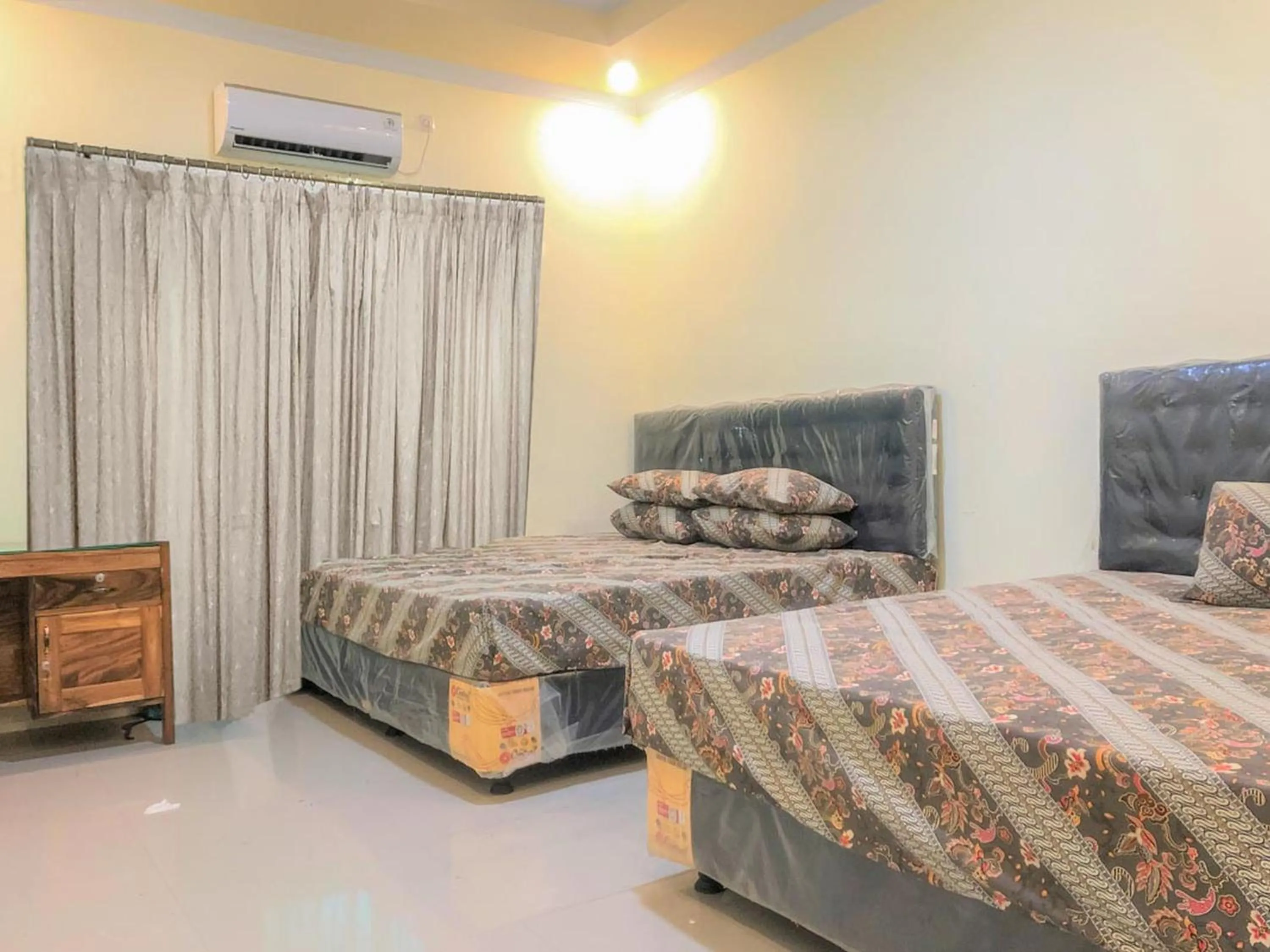 Bedroom, Bed in Edotel SMKN 2 Pinrang Mitra RedDoorz