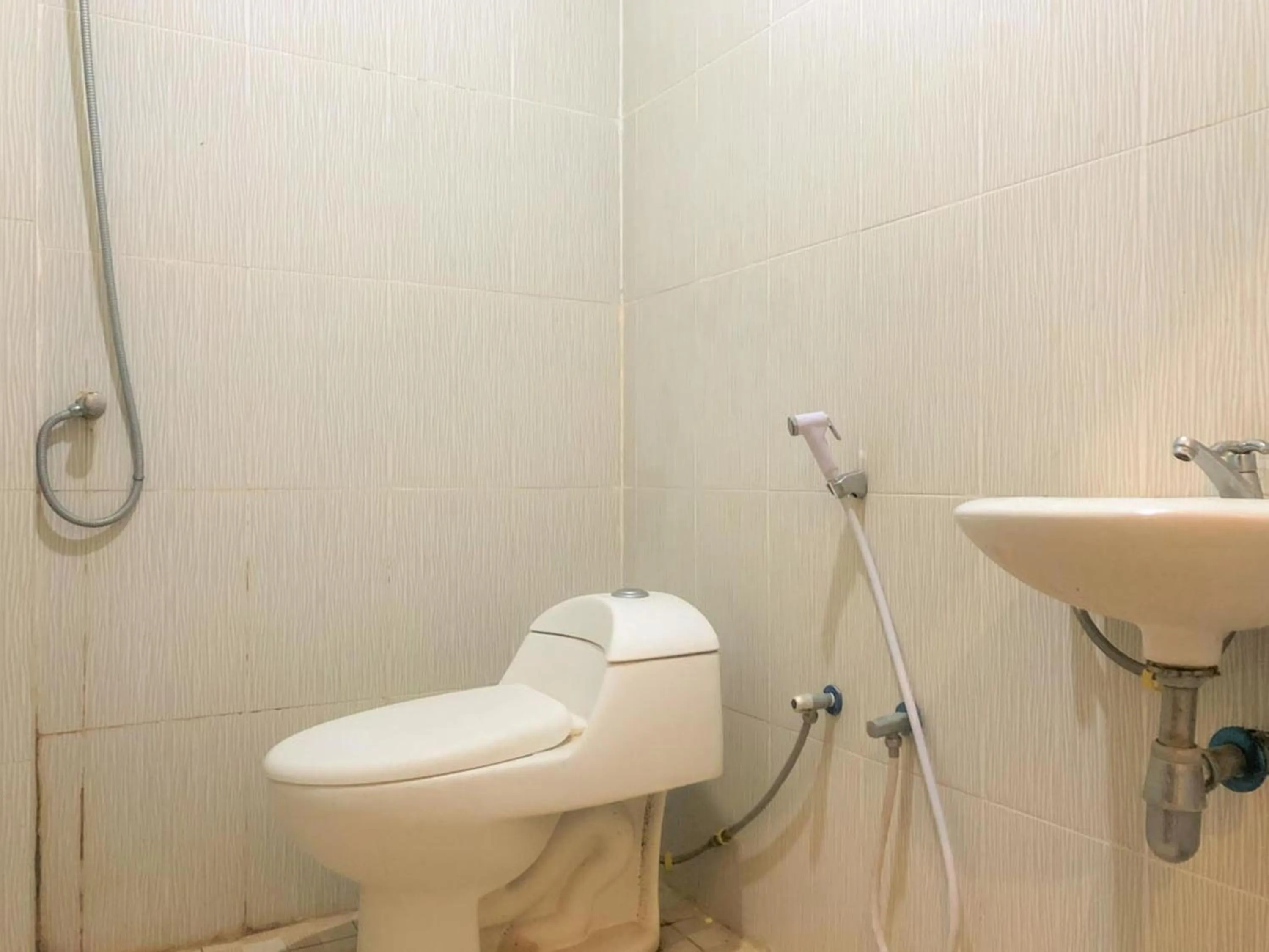 Bathroom in Edotel SMKN 2 Pinrang Mitra RedDoorz