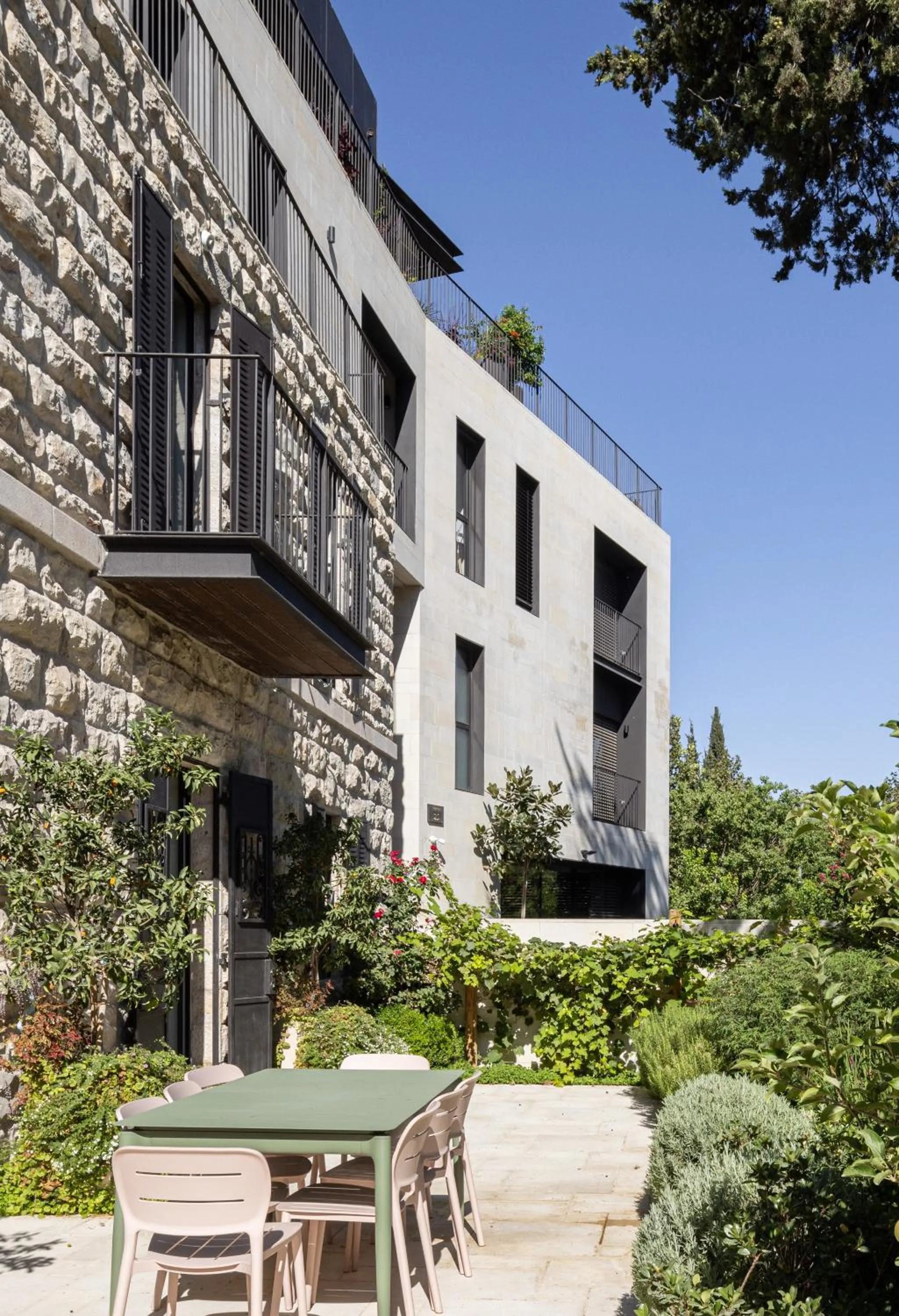 Garden in THE Y HOUSE