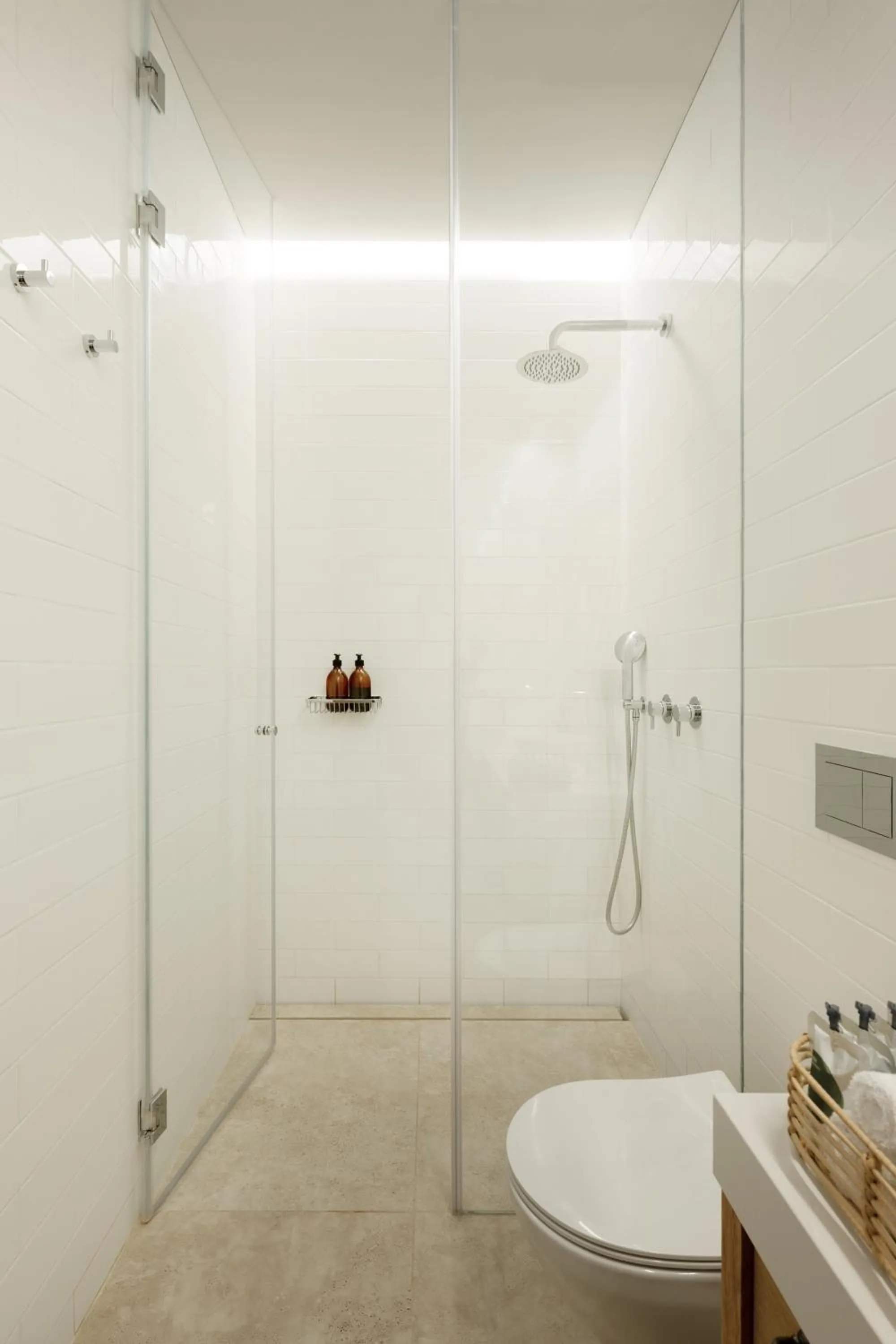 Shower in THE Y HOUSE