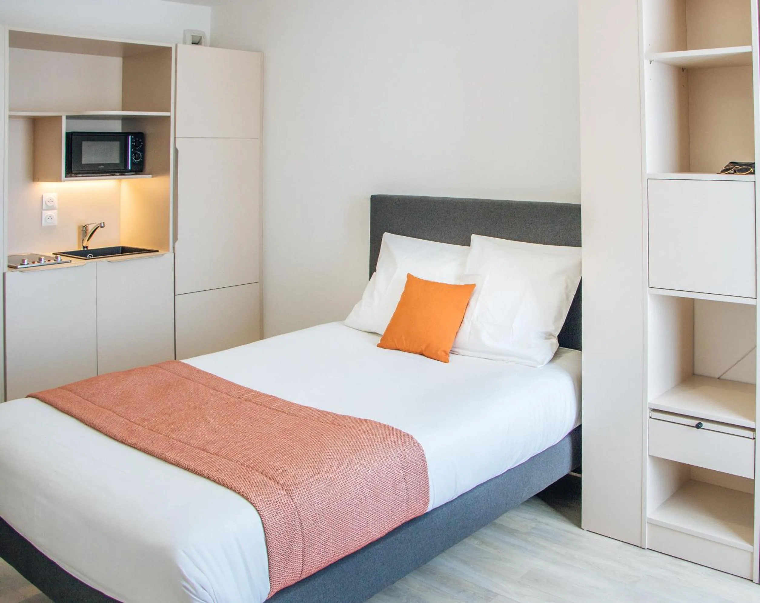 Kitchen or kitchenette in Twenty Business Flats Lille - Bayard