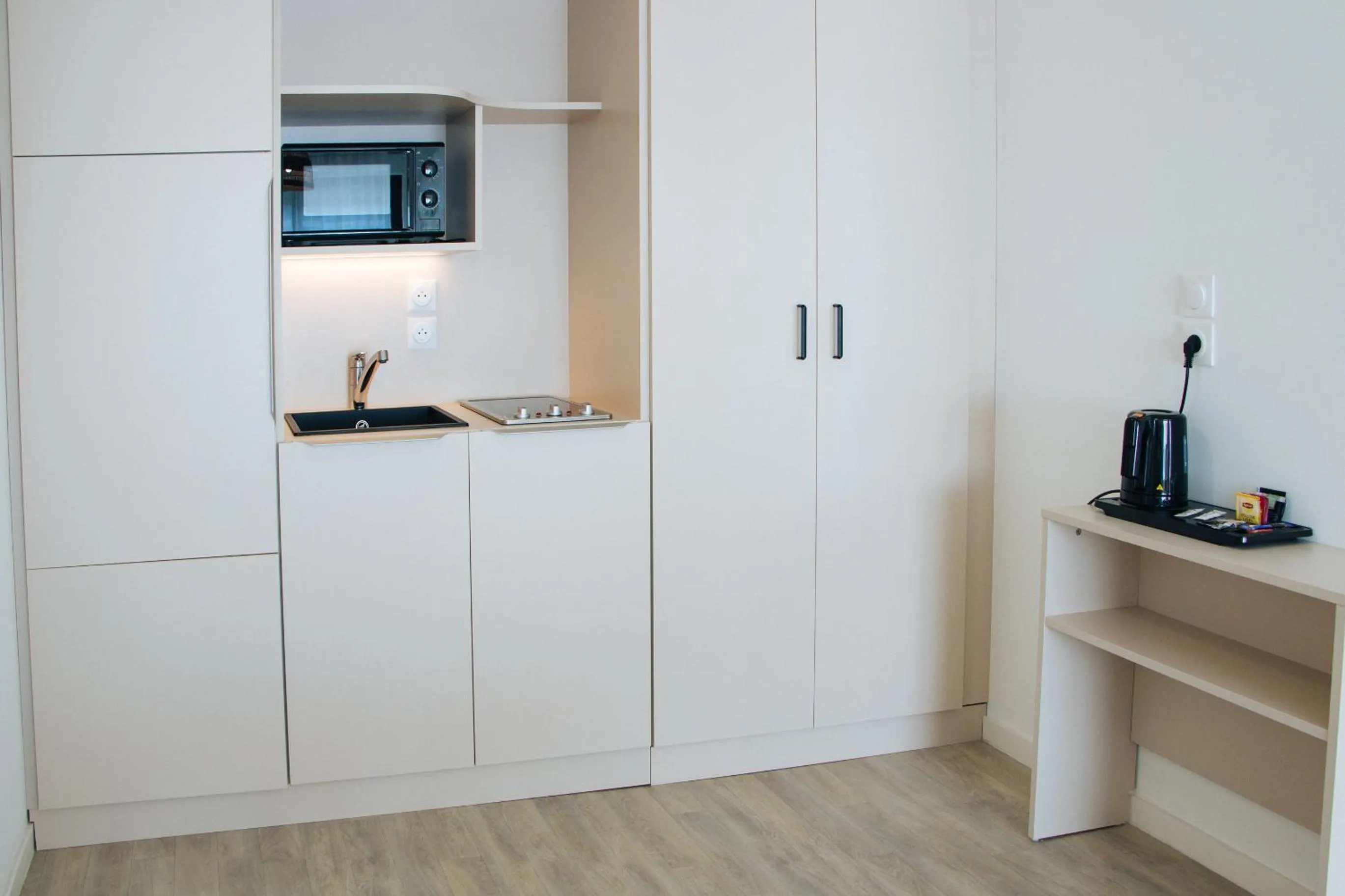 Coffee/tea facilities in Twenty Business Flats Lille - Bayard