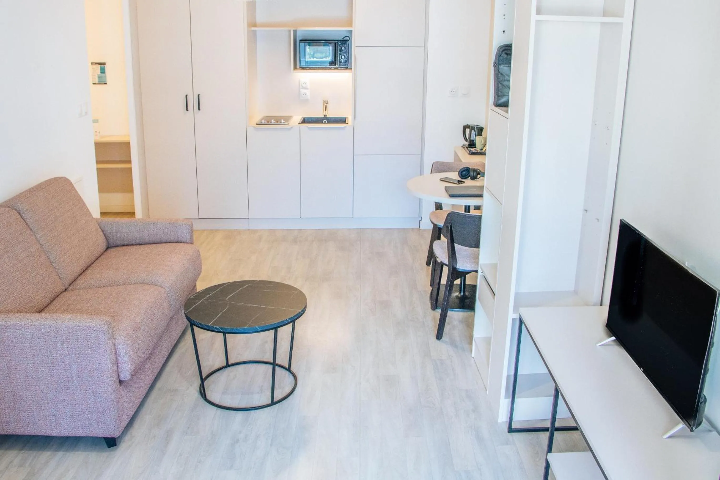 Kitchen or kitchenette in Twenty Business Flats Lille - Bayard