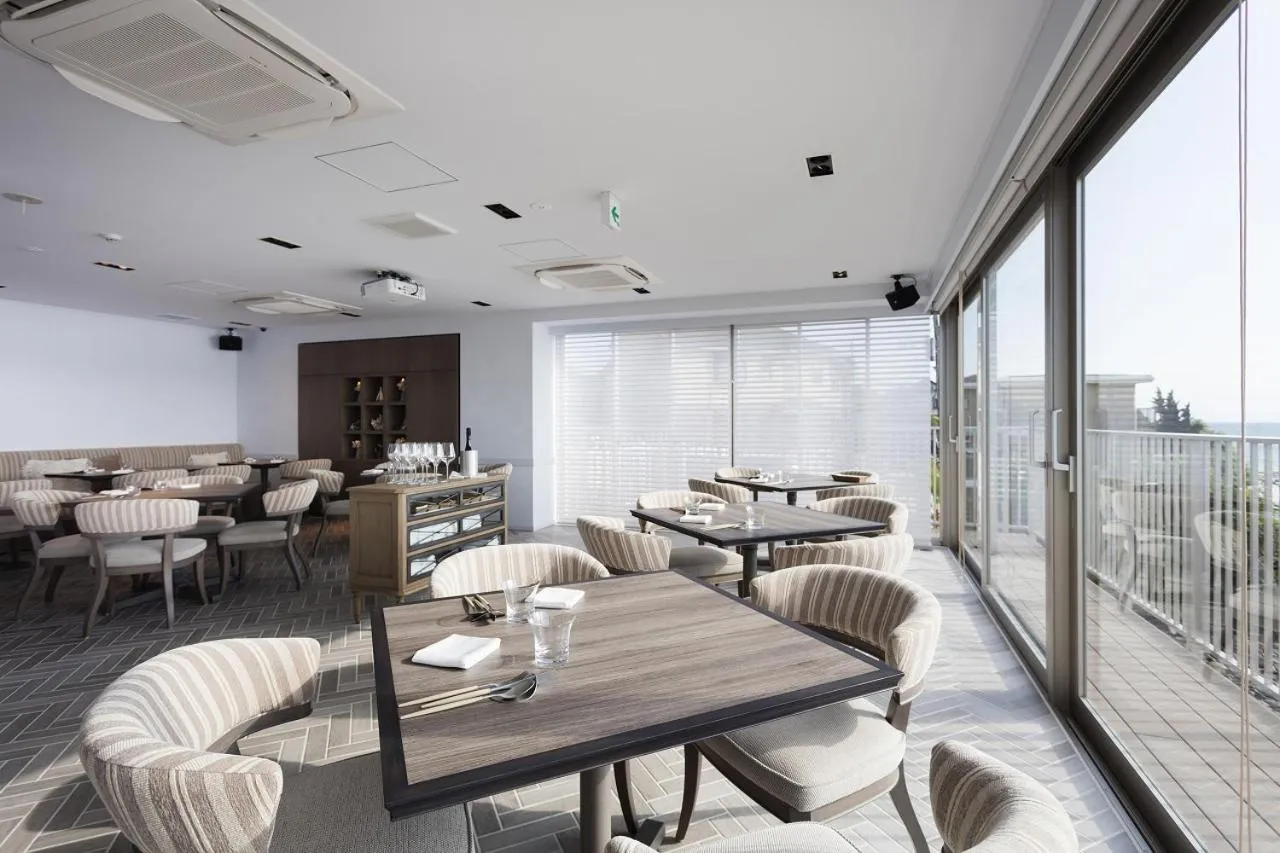 Restaurant/places to eat in THE HARBOR TERRACE