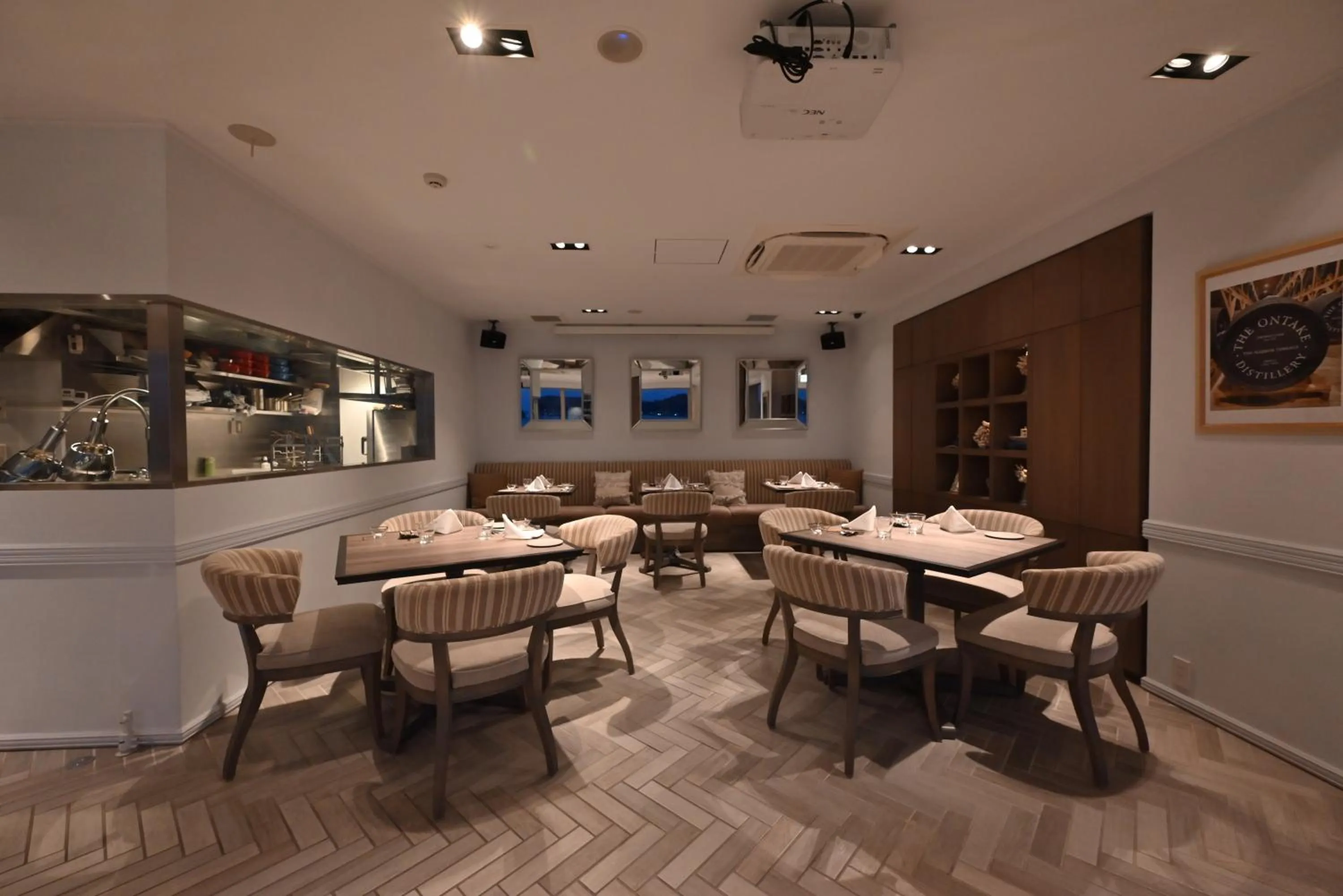 Restaurant/places to eat in THE HARBOR TERRACE