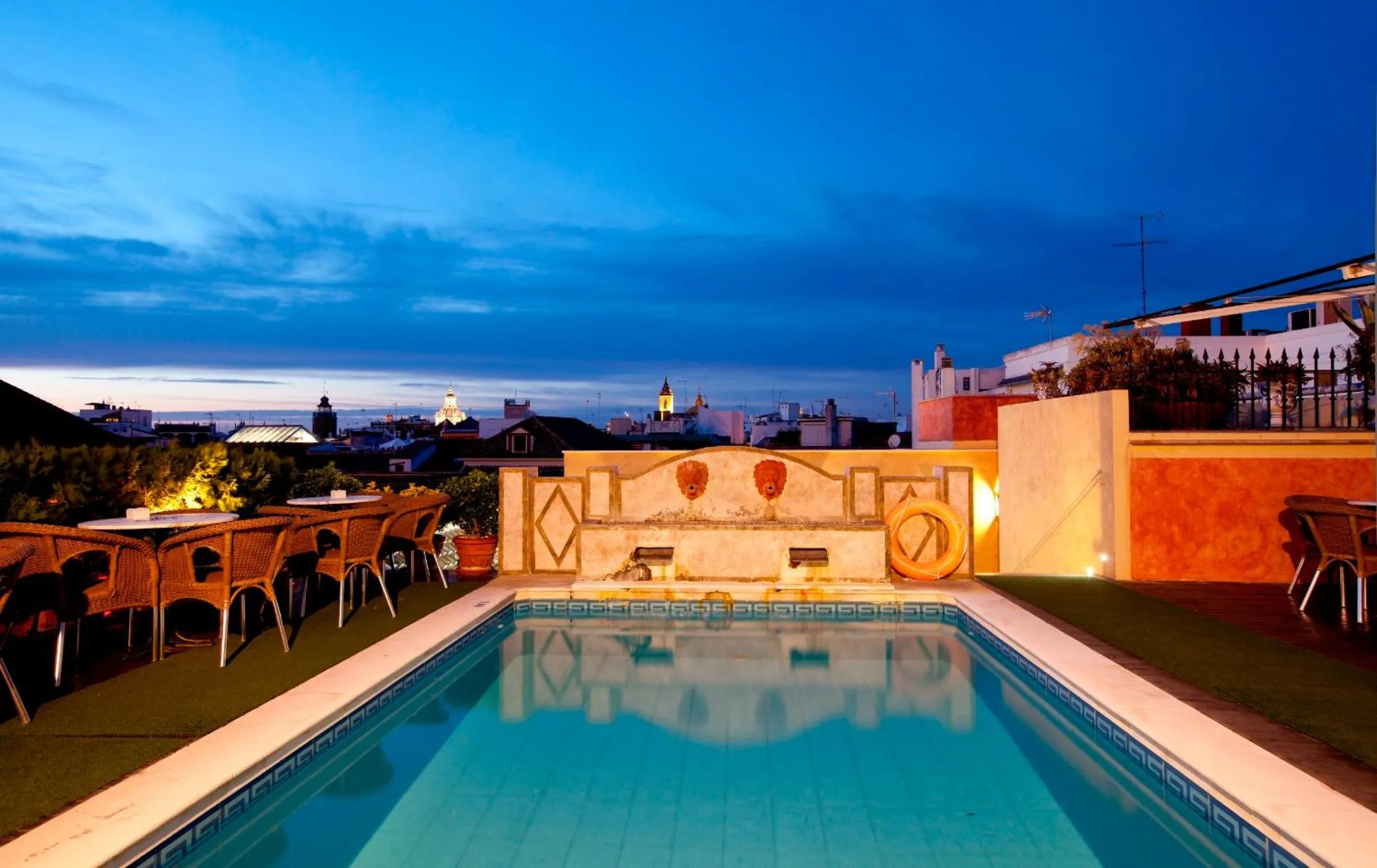 Night in Hotel Doña María