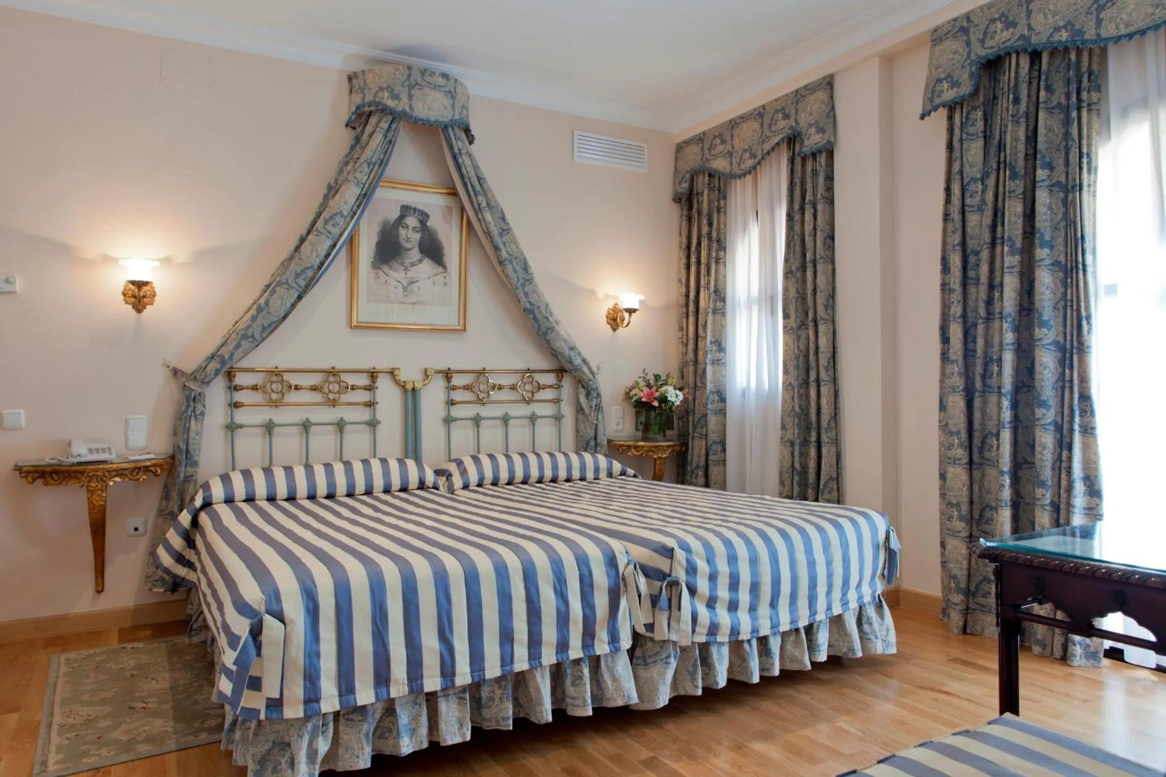 Bed in Hotel Doña María