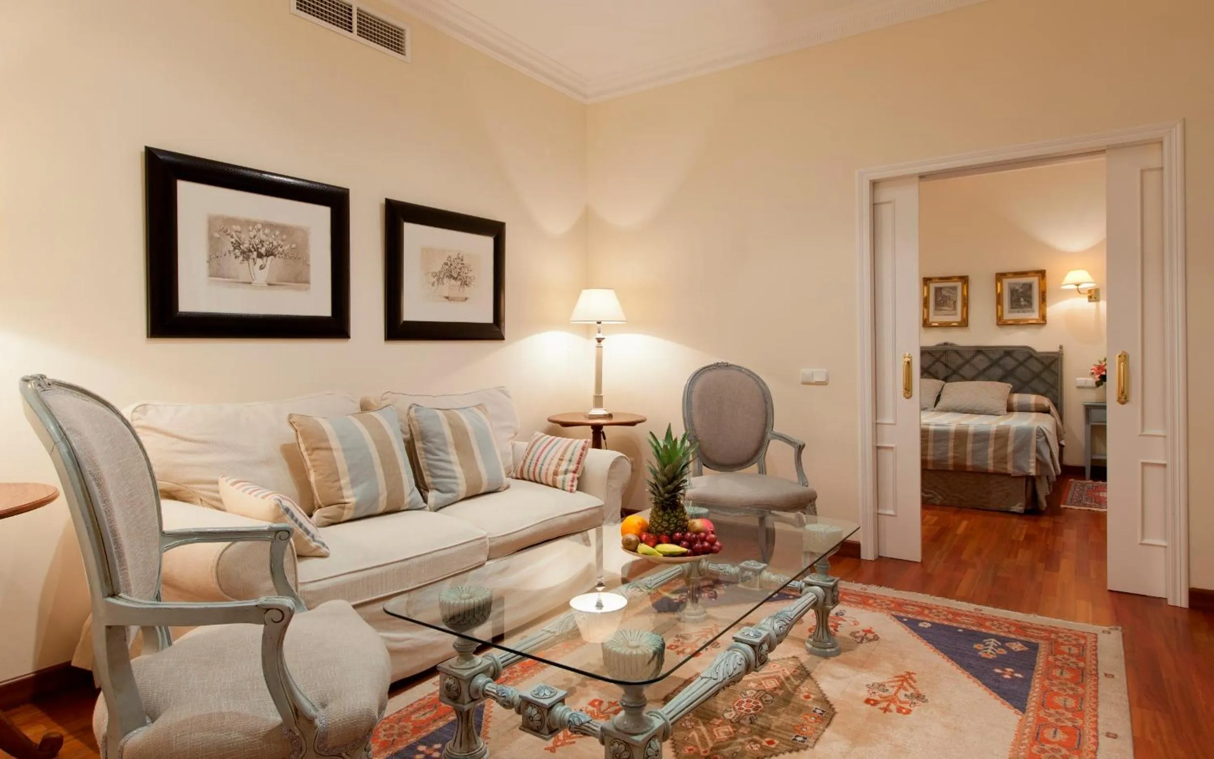 Seating area, Bed in Hotel Doña María