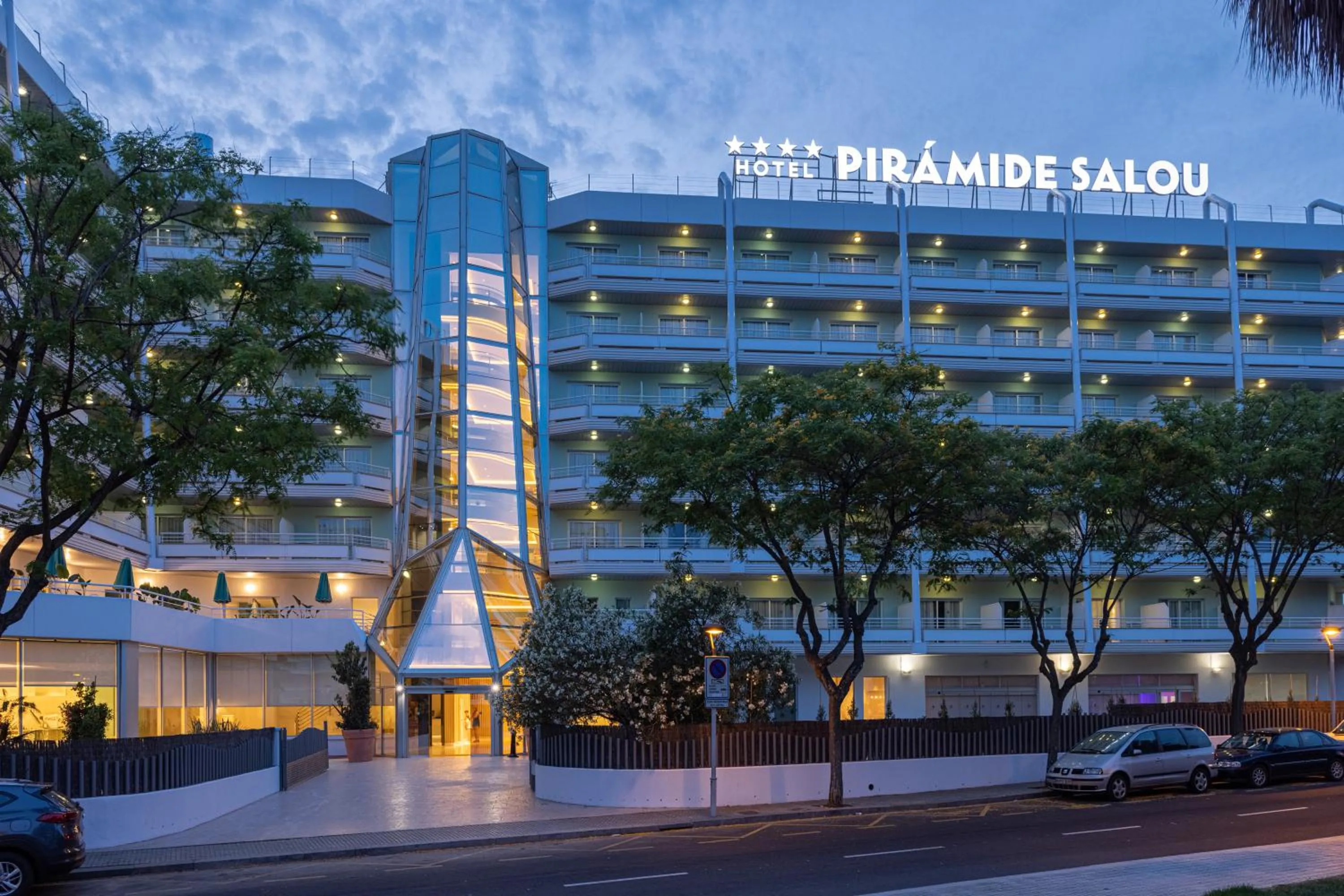 Facade/entrance, Property Building in Hotel Piramide Salou