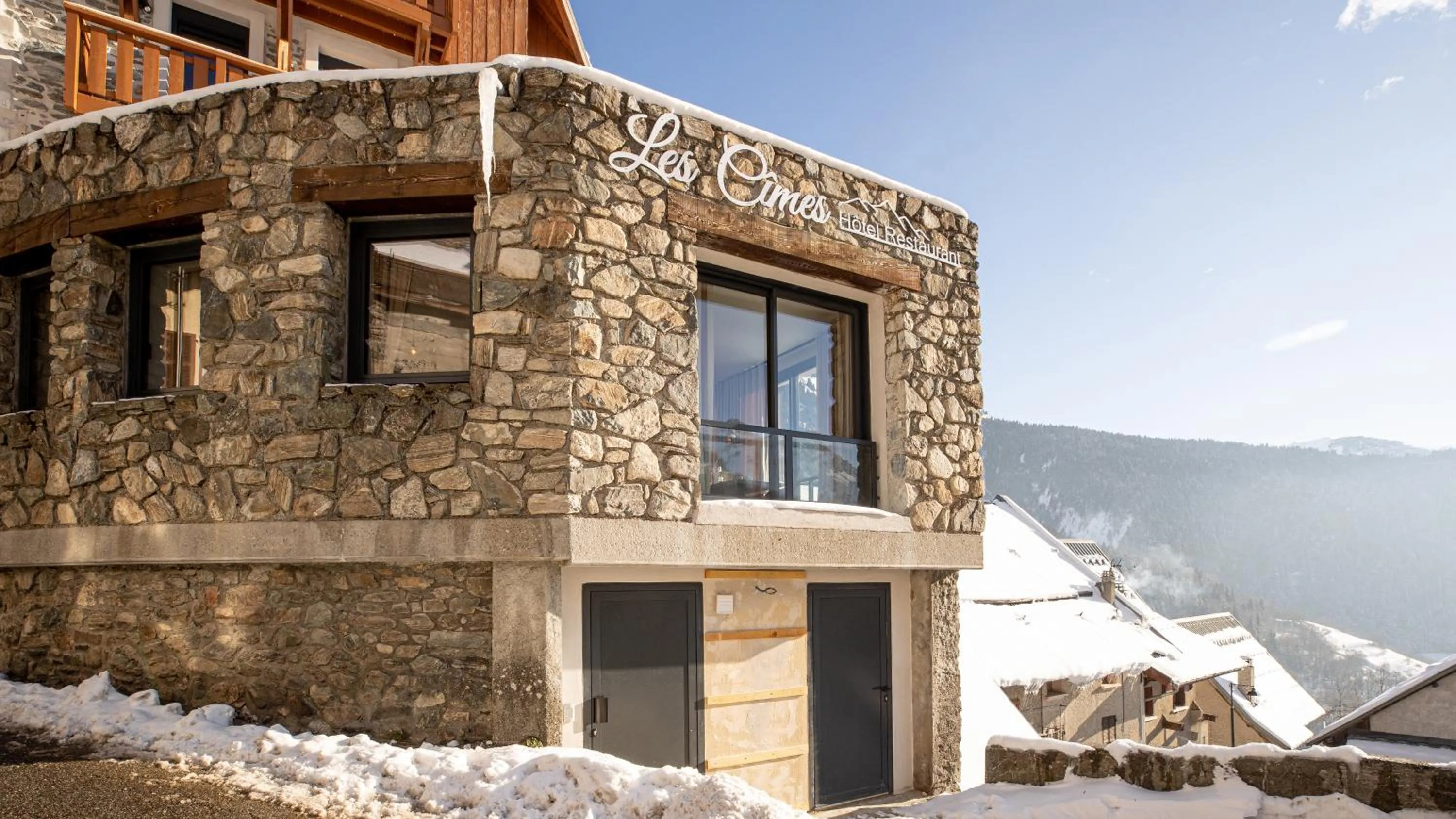 Property building in Madame Vacances Hotel Les Cimes