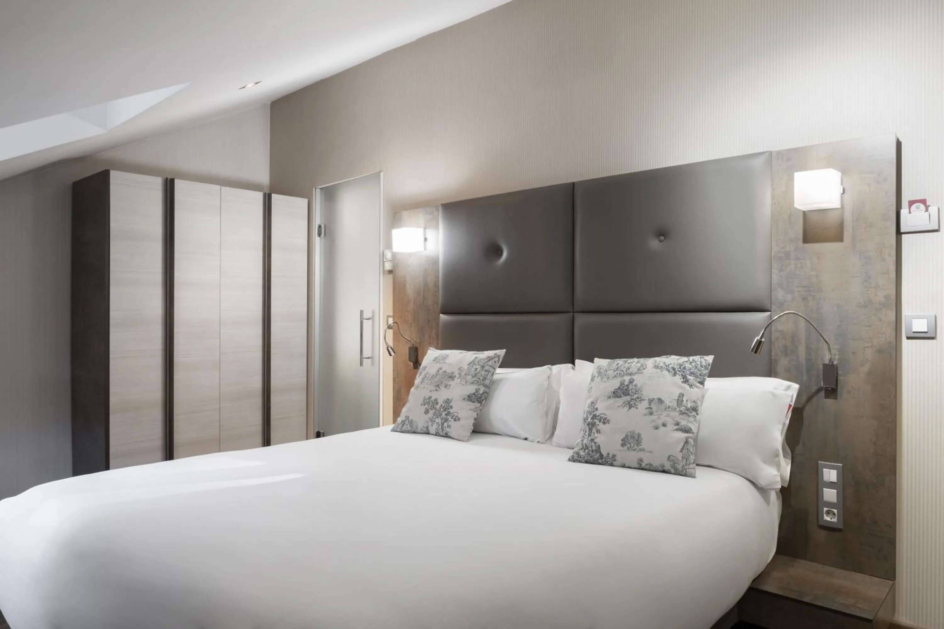 Bed in Petit Palace Posada del Peine