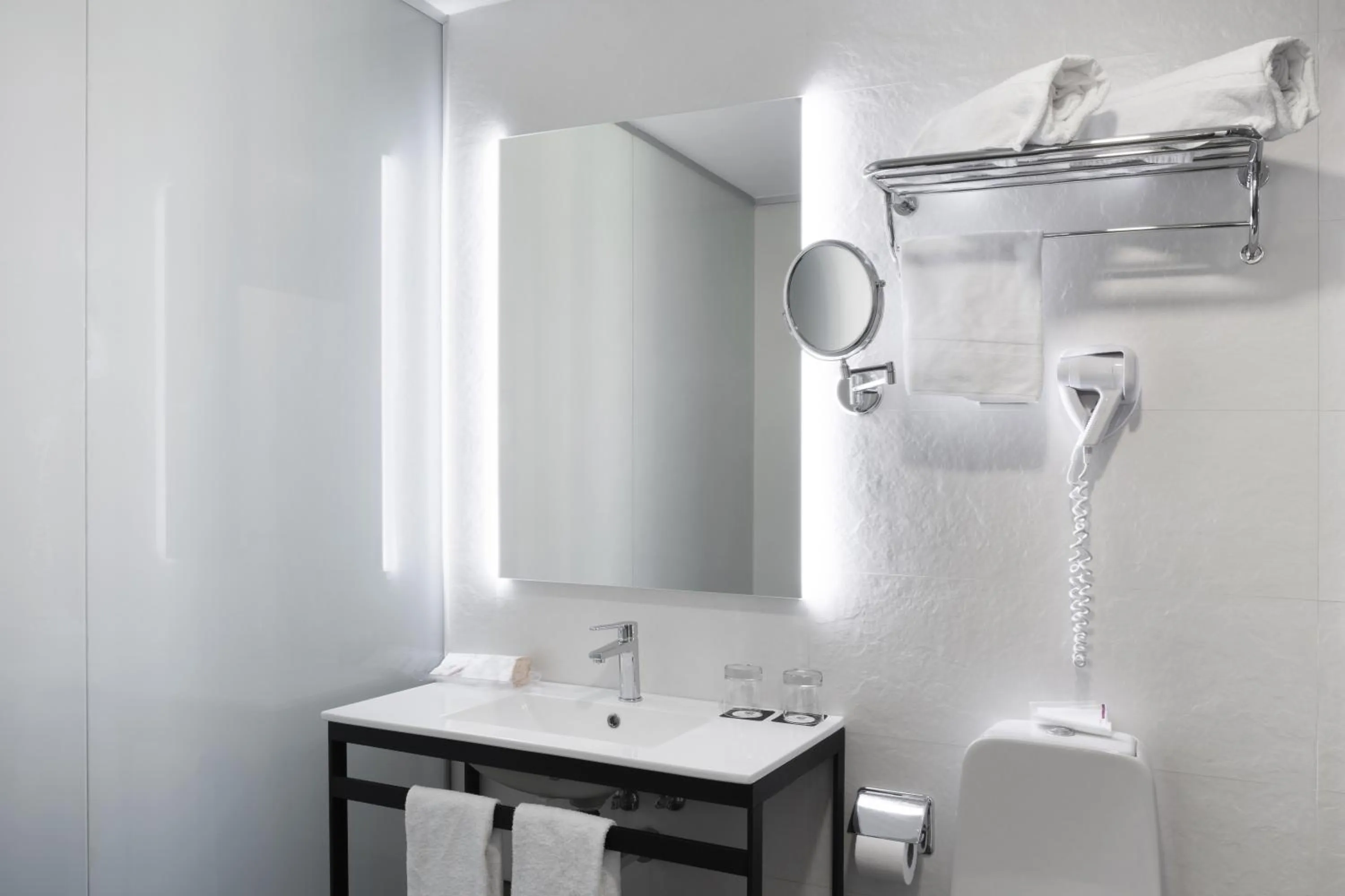 Bathroom in Petit Palace Posada del Peine