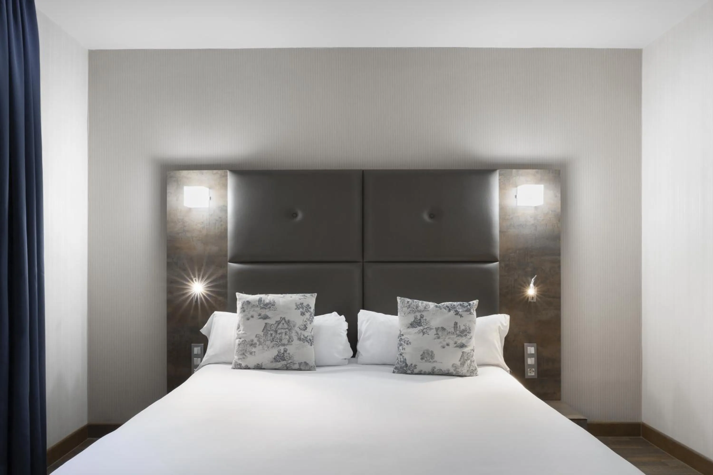 Bed in Petit Palace Posada del Peine