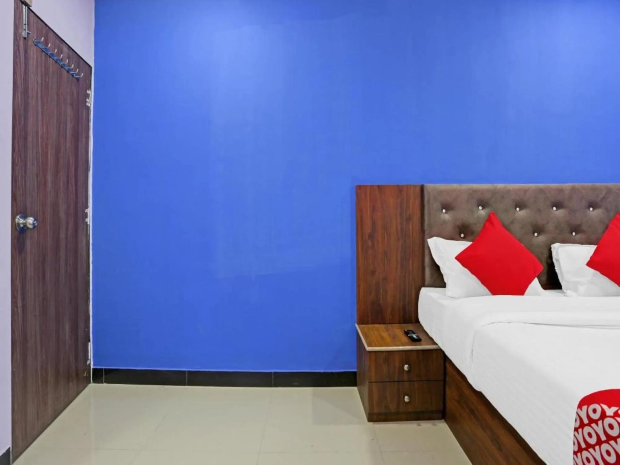 Bed in Hotel Welcome Inn,Mumbai