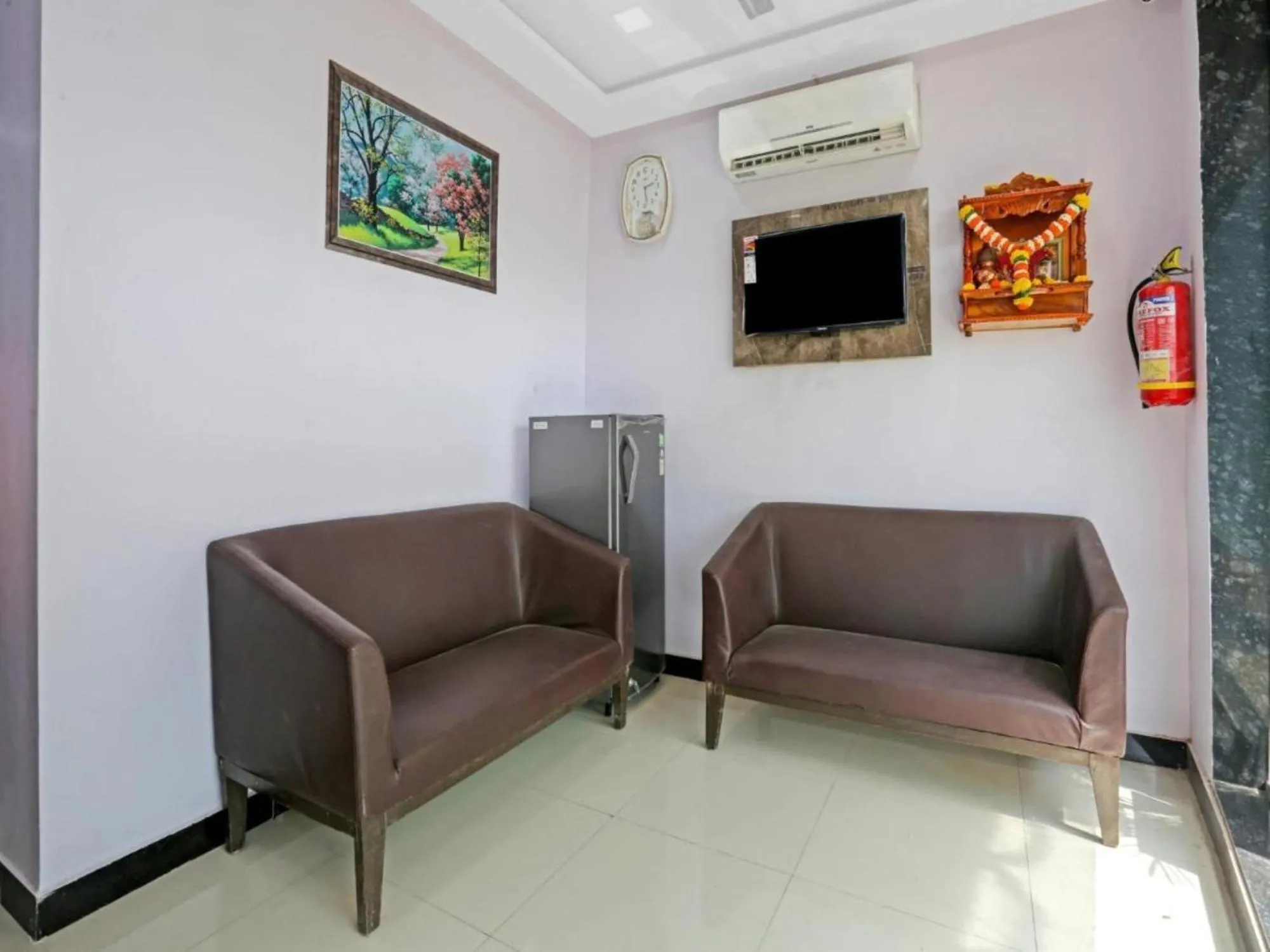 Seating area in Hotel Welcome Inn,Mumbai