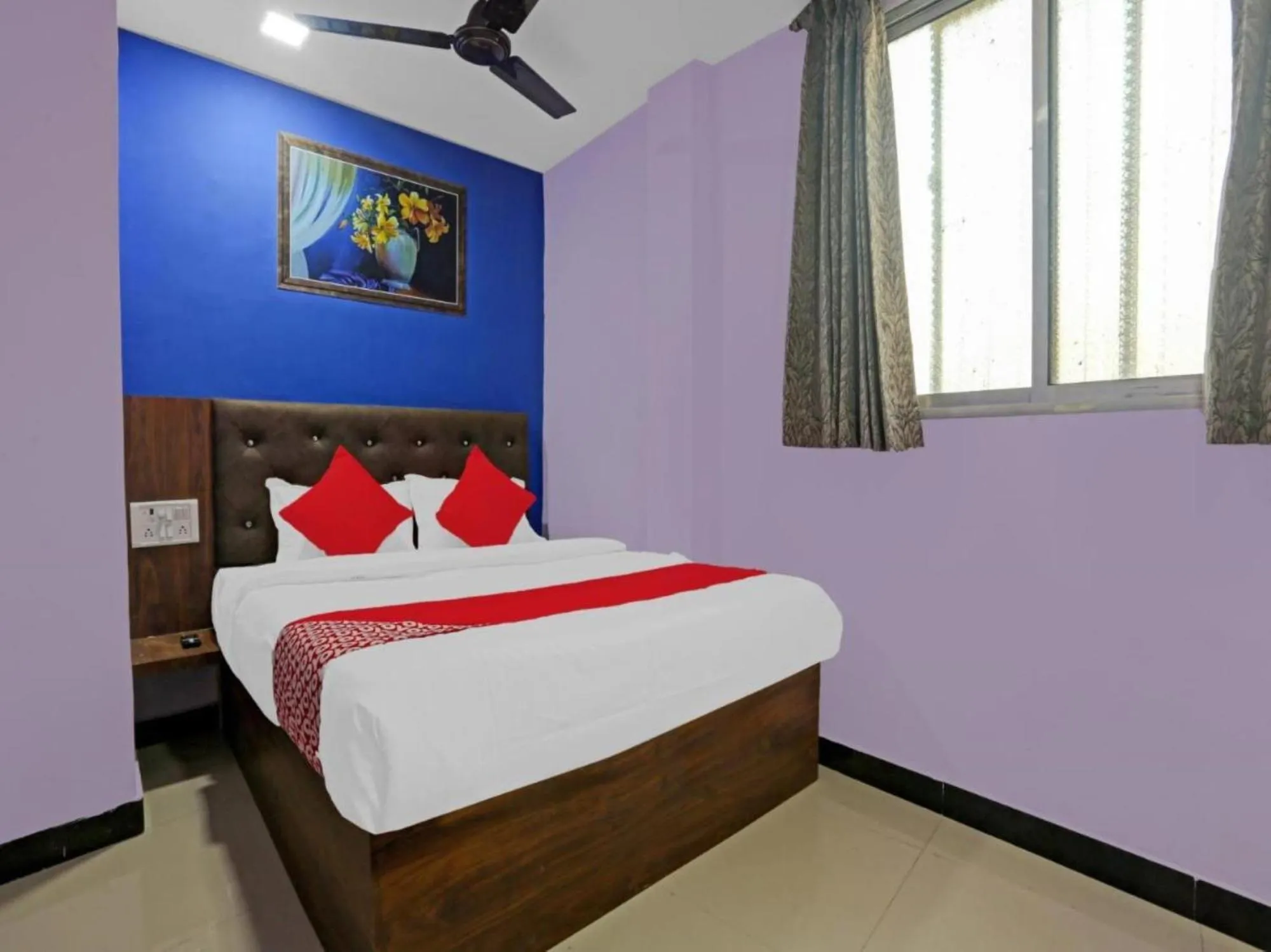 Bed in Hotel Welcome Inn,Mumbai