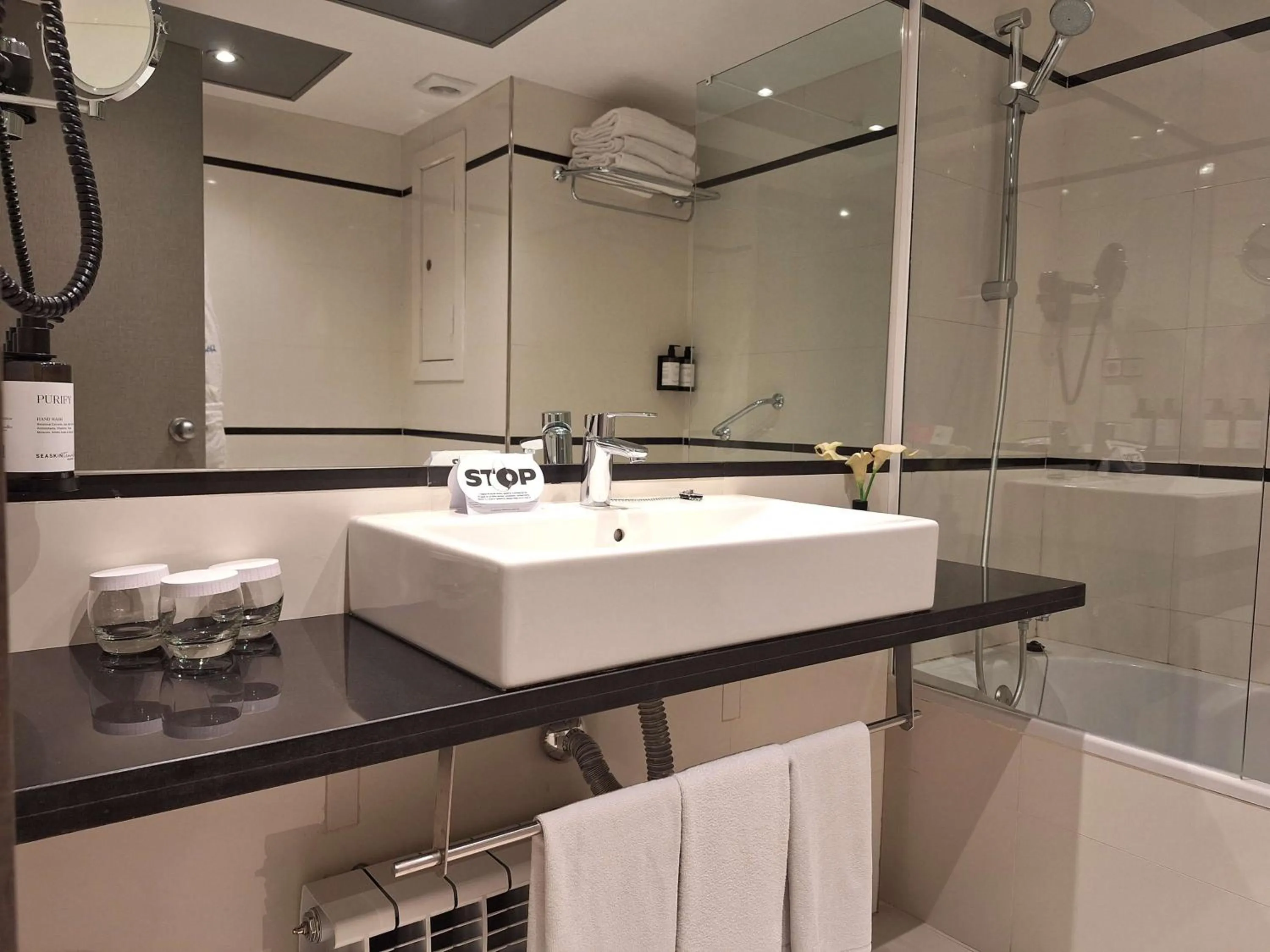 Bathroom in Best Western Premier Hotel Dante