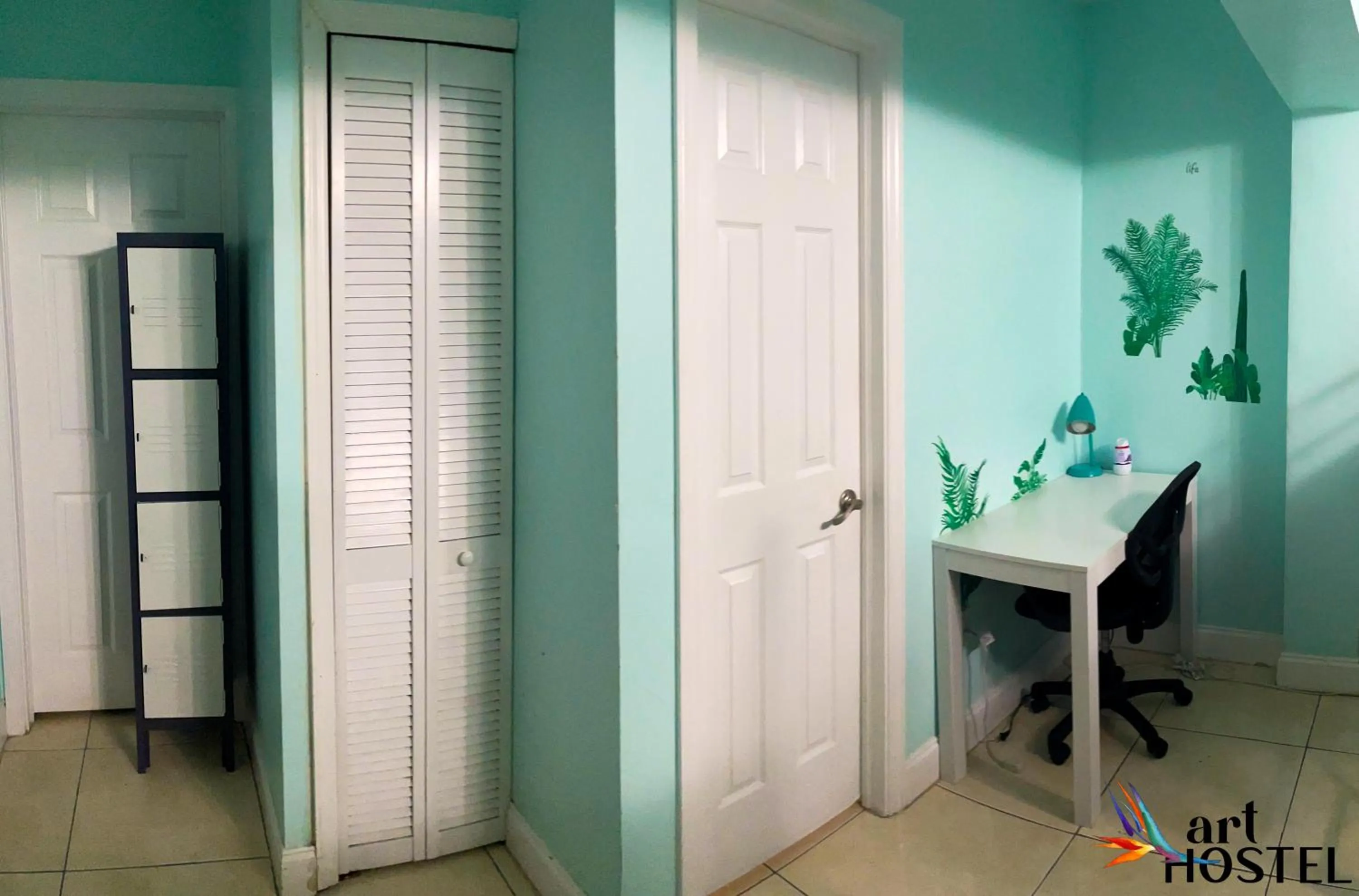 microwave in Summer Gardens