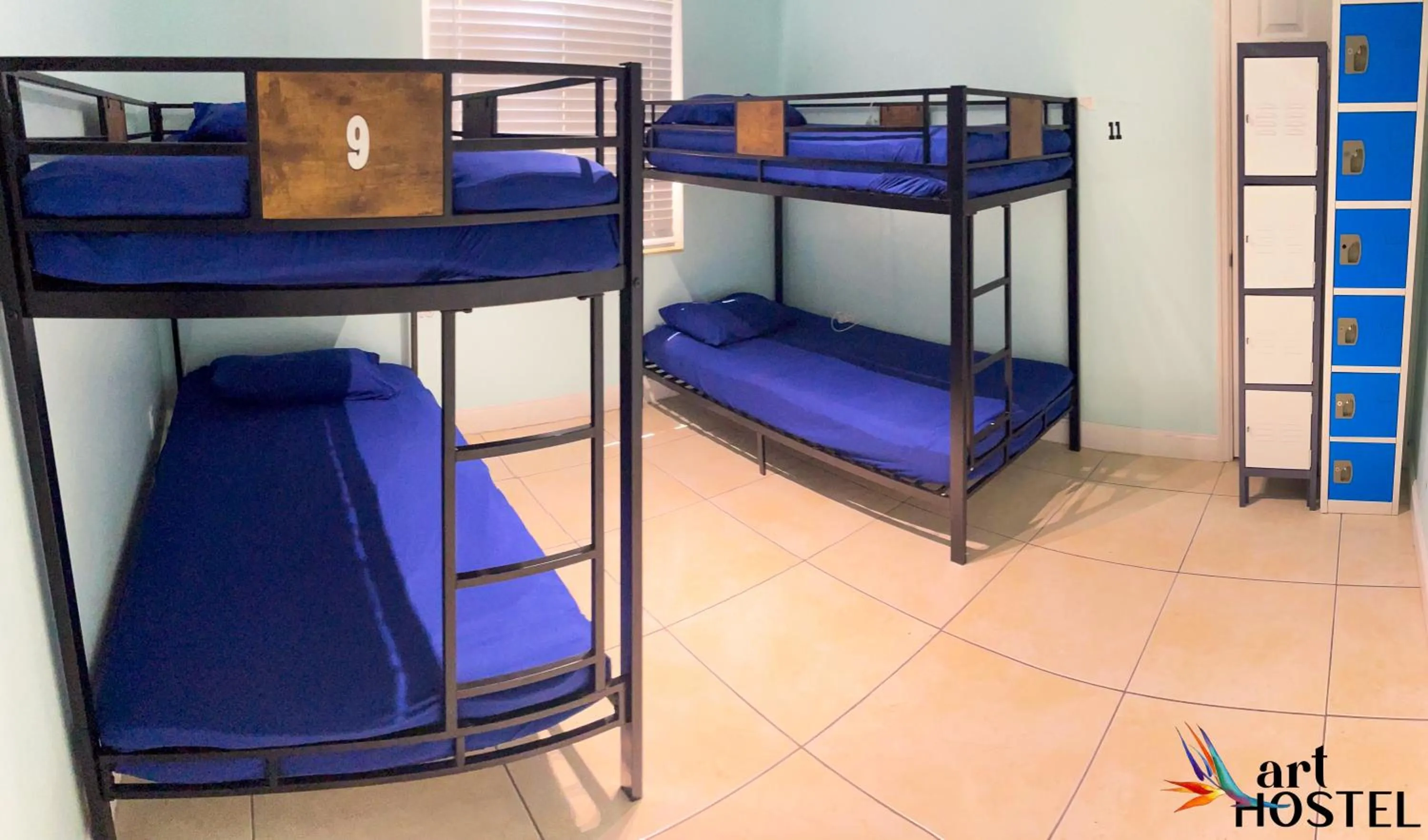 Photo of the whole room, Bed in Summer Gardens