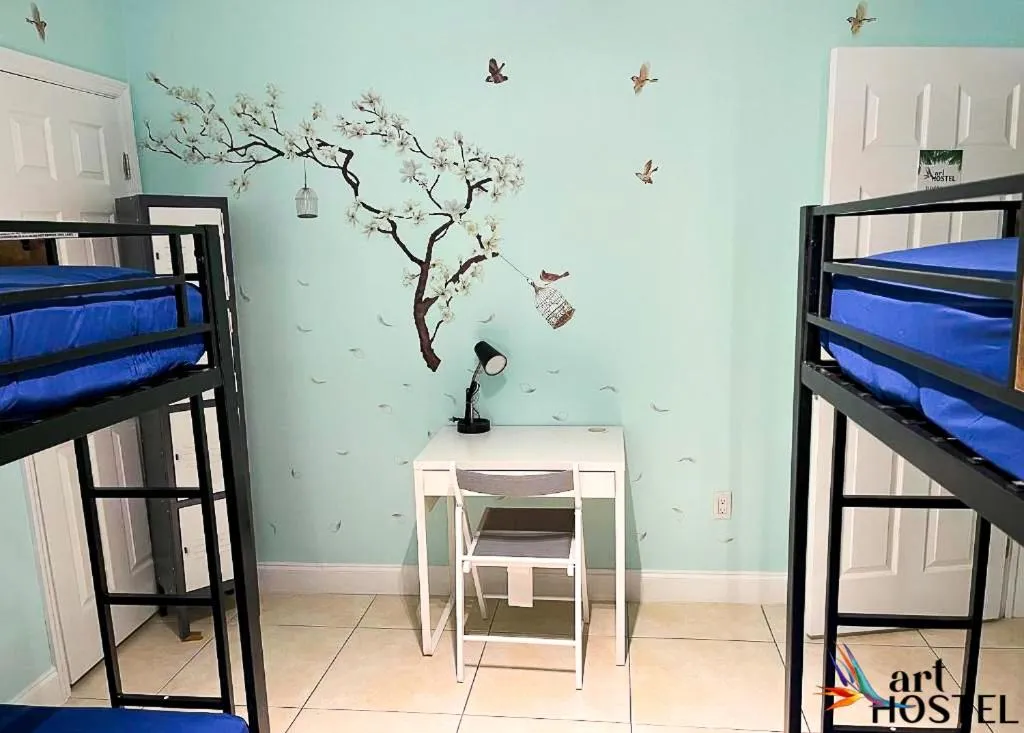 Photo of the whole room, Bed in Summer Gardens