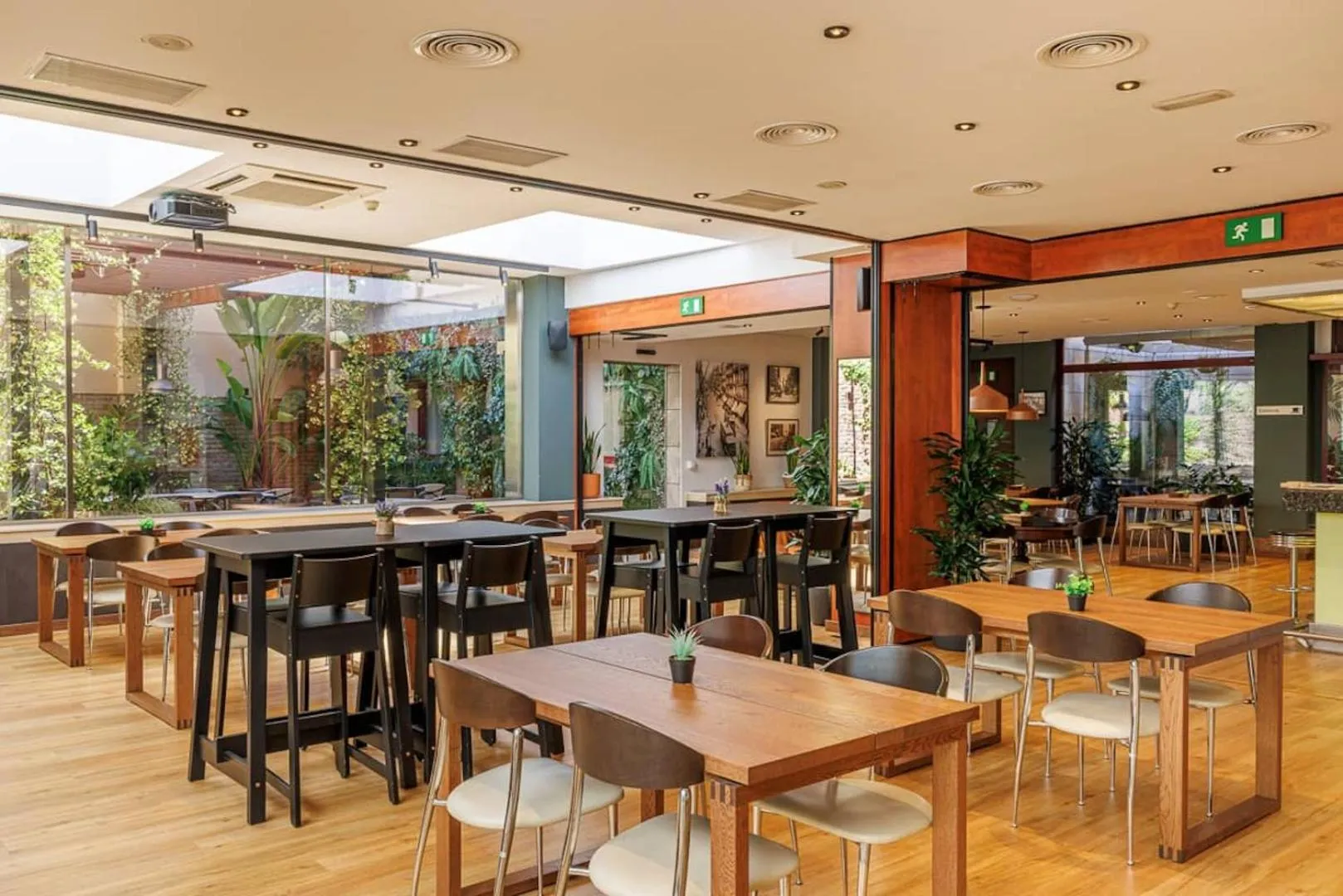 Lounge or bar in Hotel Ronda Lesseps