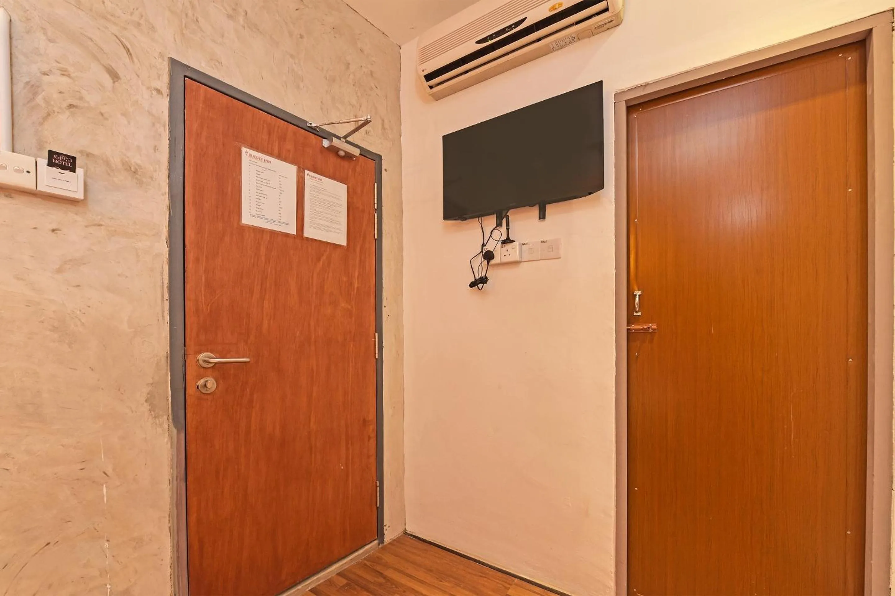 Bedroom in OYO 90662 The 1975 Hotel Empire