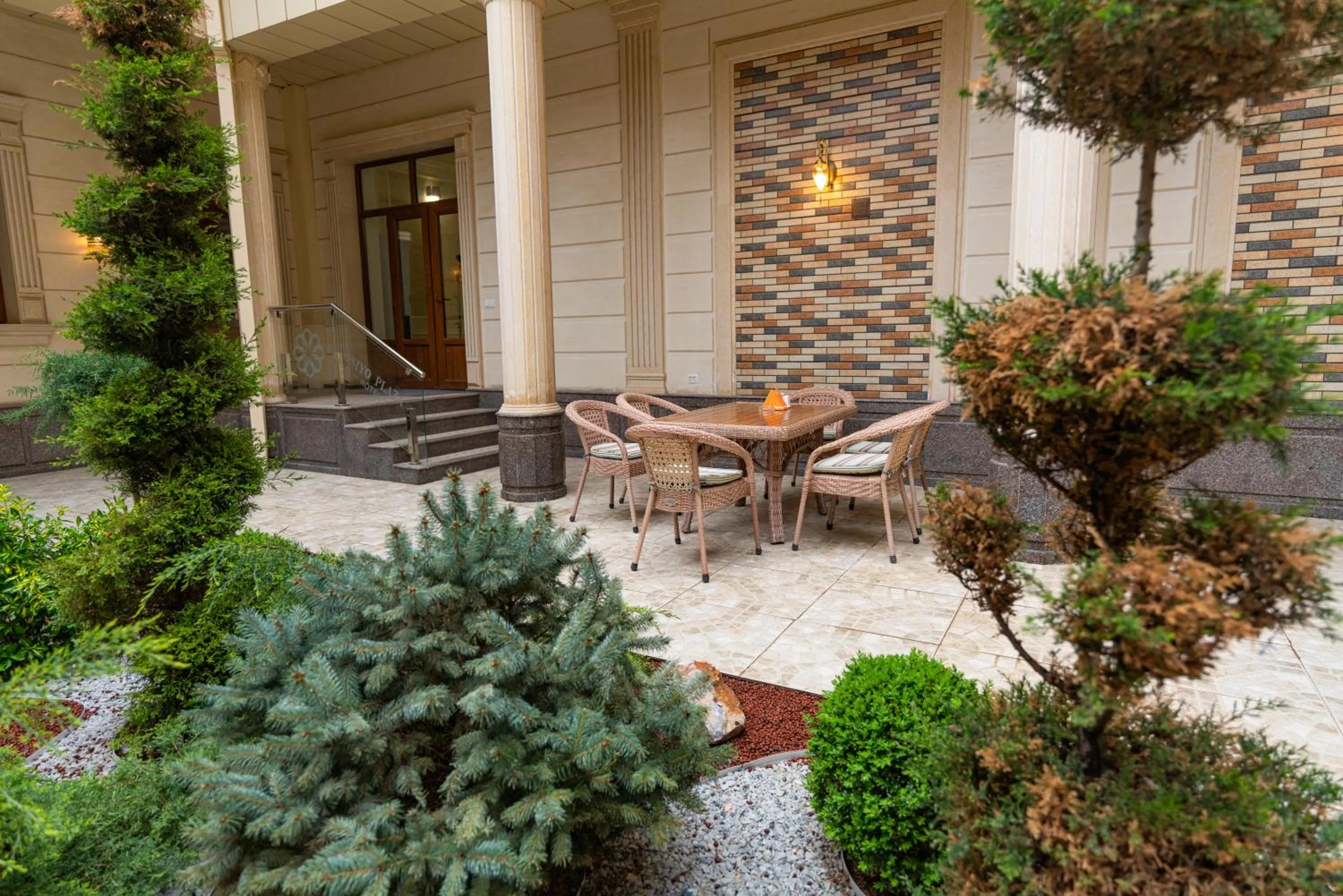 Garden in Osiyo Plaza Hotel