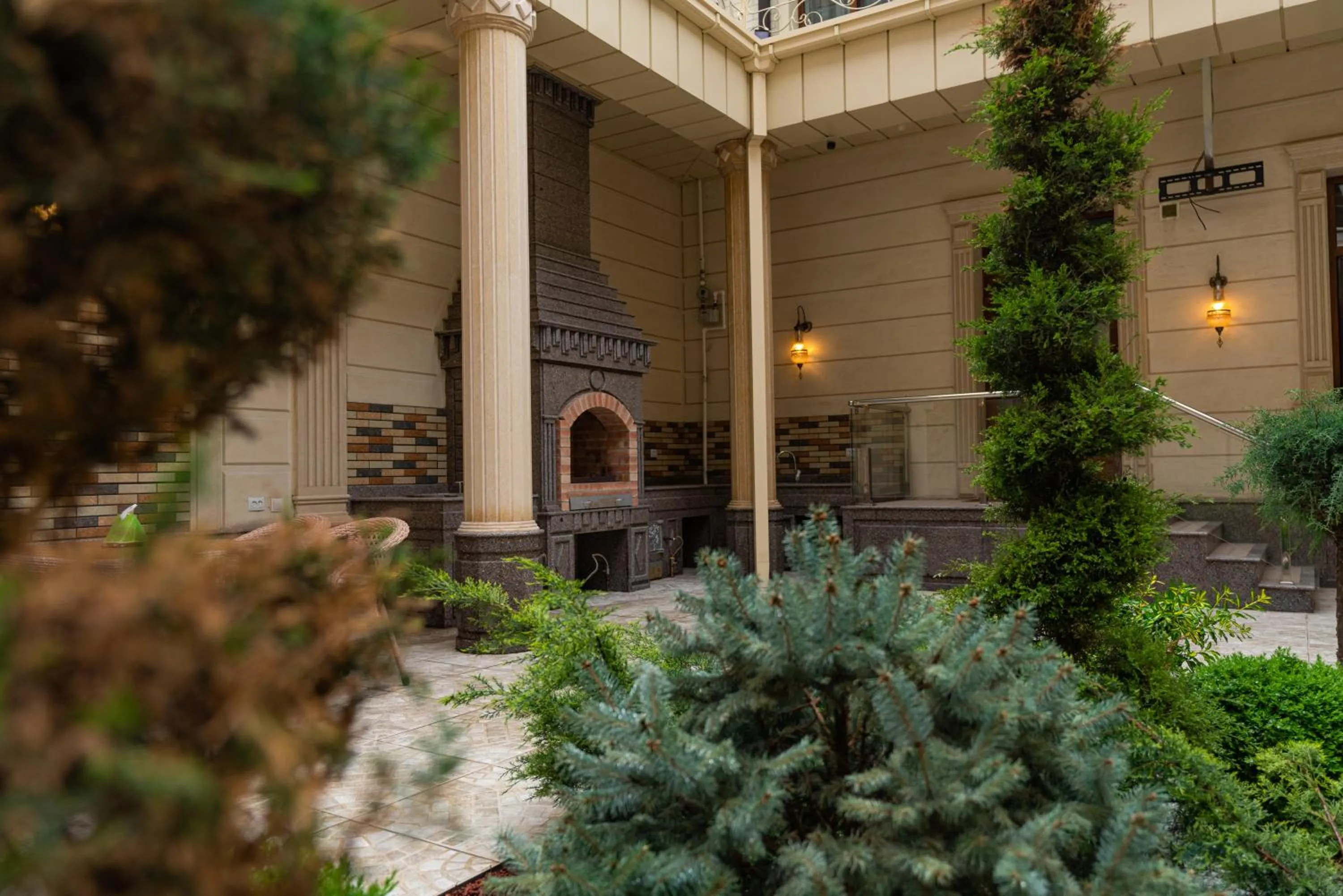 Garden in Osiyo Plaza Hotel