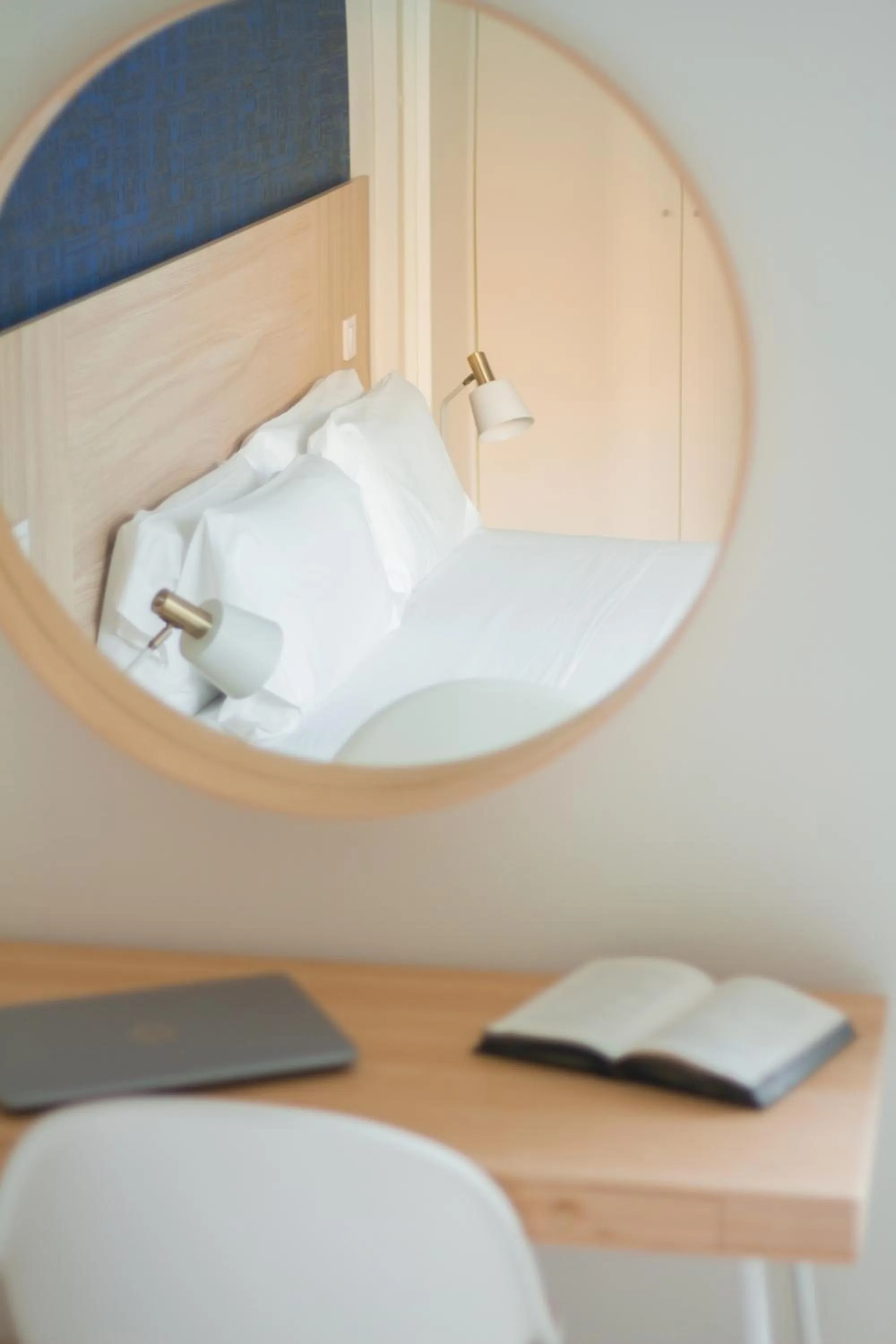 Decorative detail, Bed in room Select Porto Suites