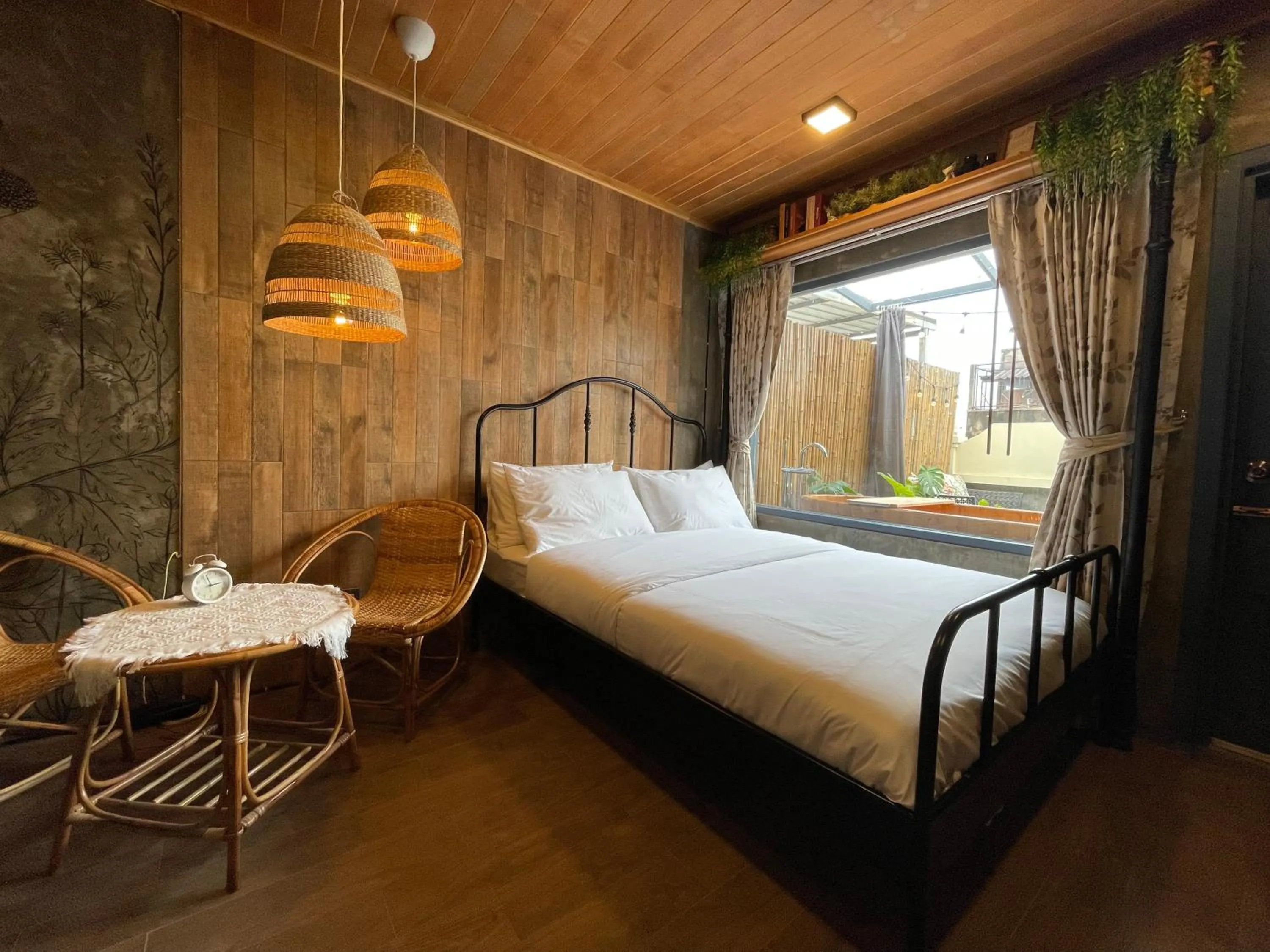 Bedroom, Bed in Central Old Town Cottage