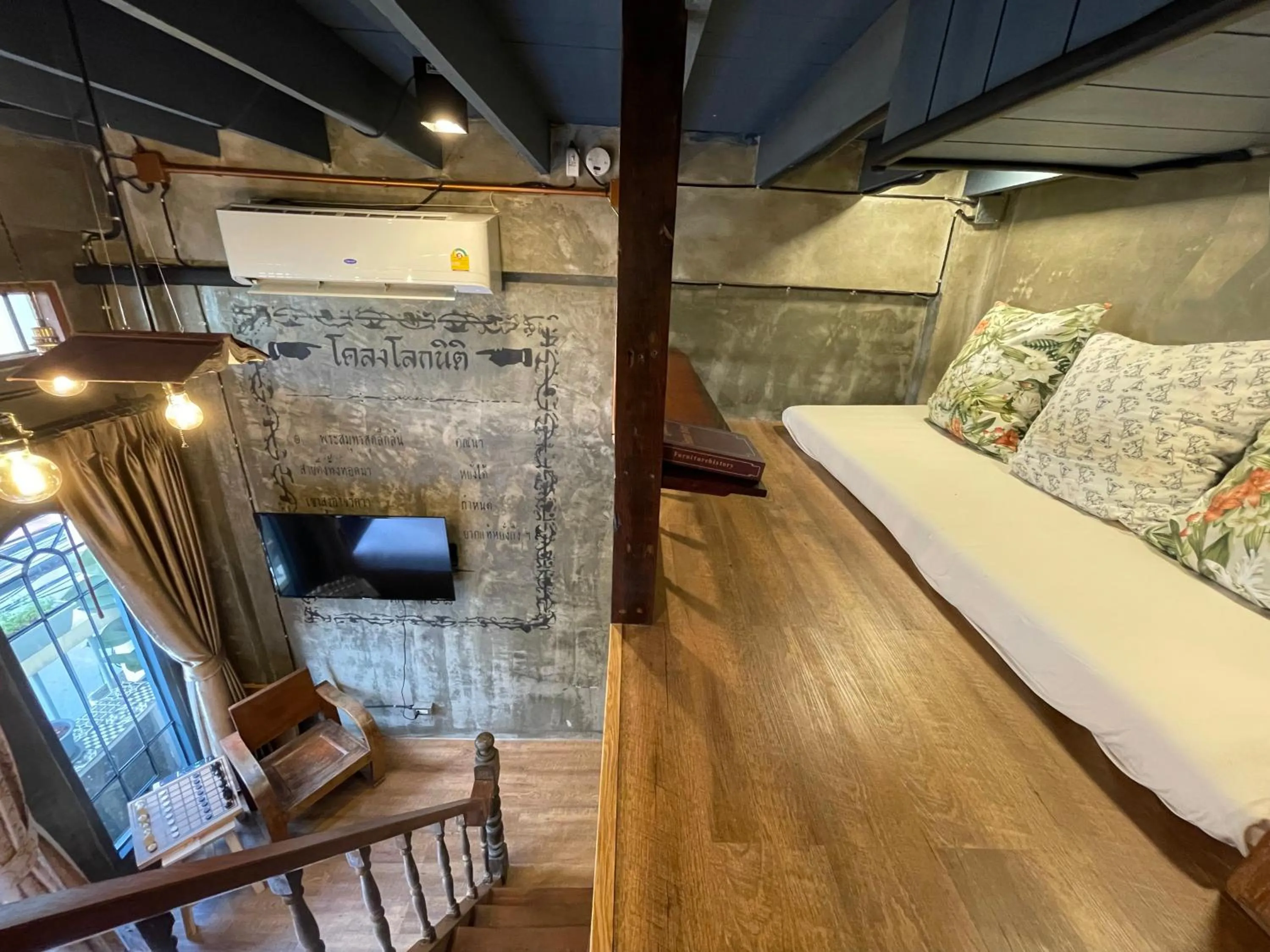 Living room, Bed in Central Old Town Cottage