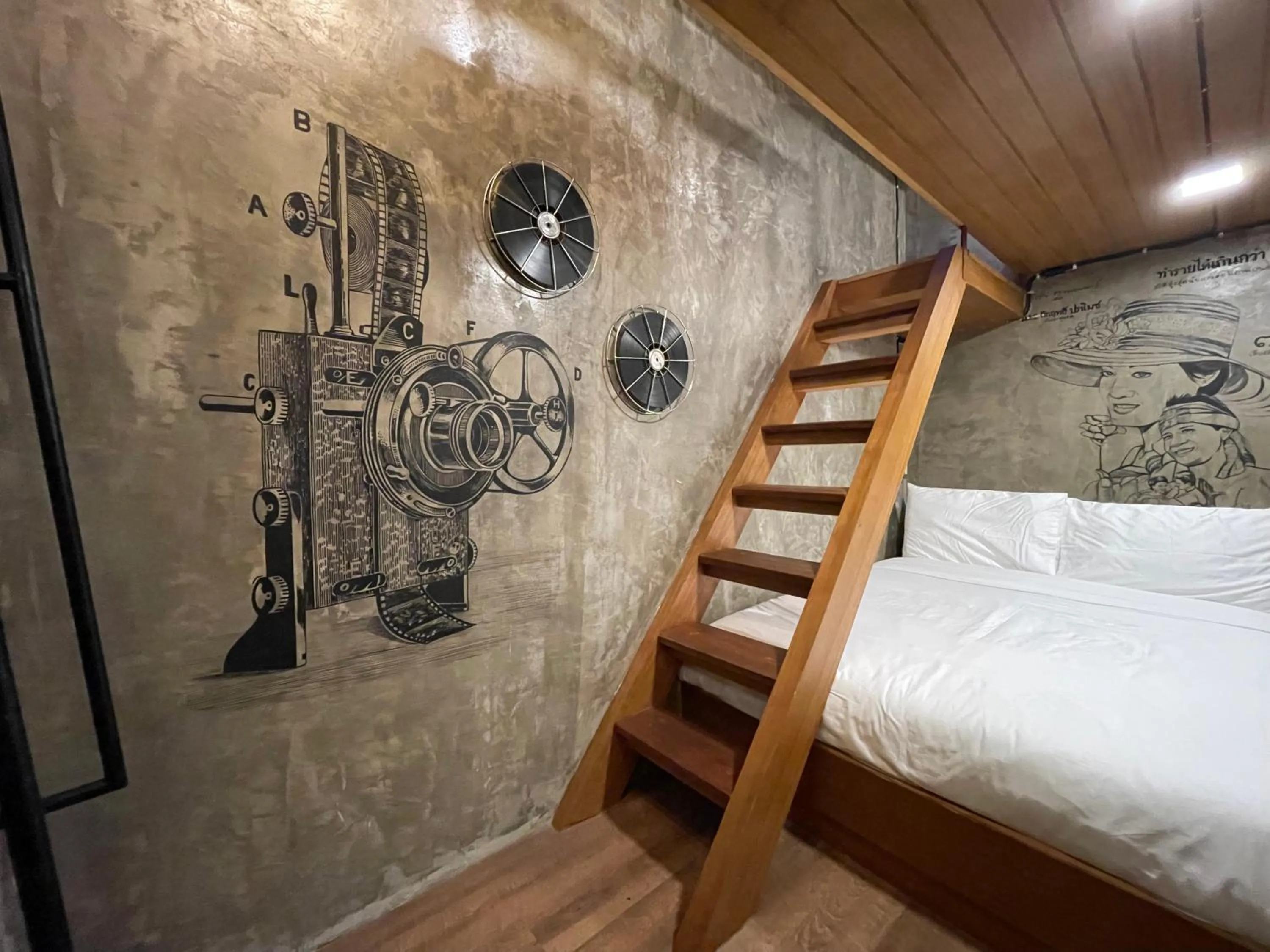 Bed in Central Old Town Cottage