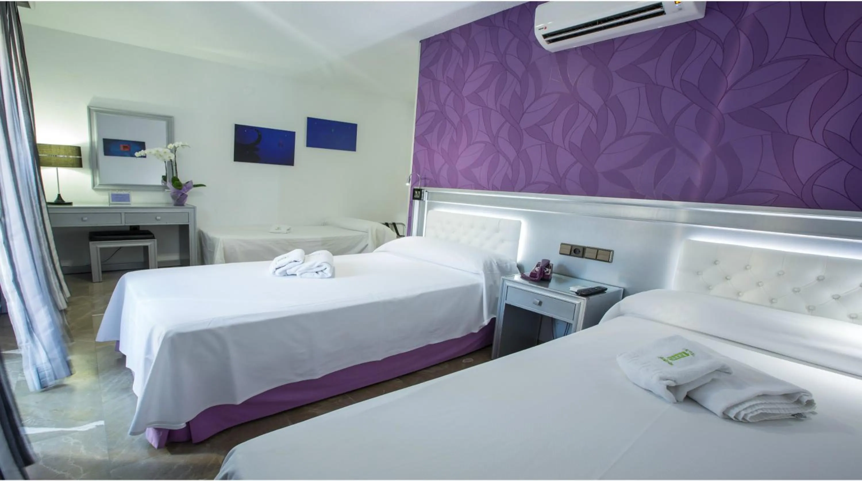 Photo of the whole room, Bed in Hotel Molinos