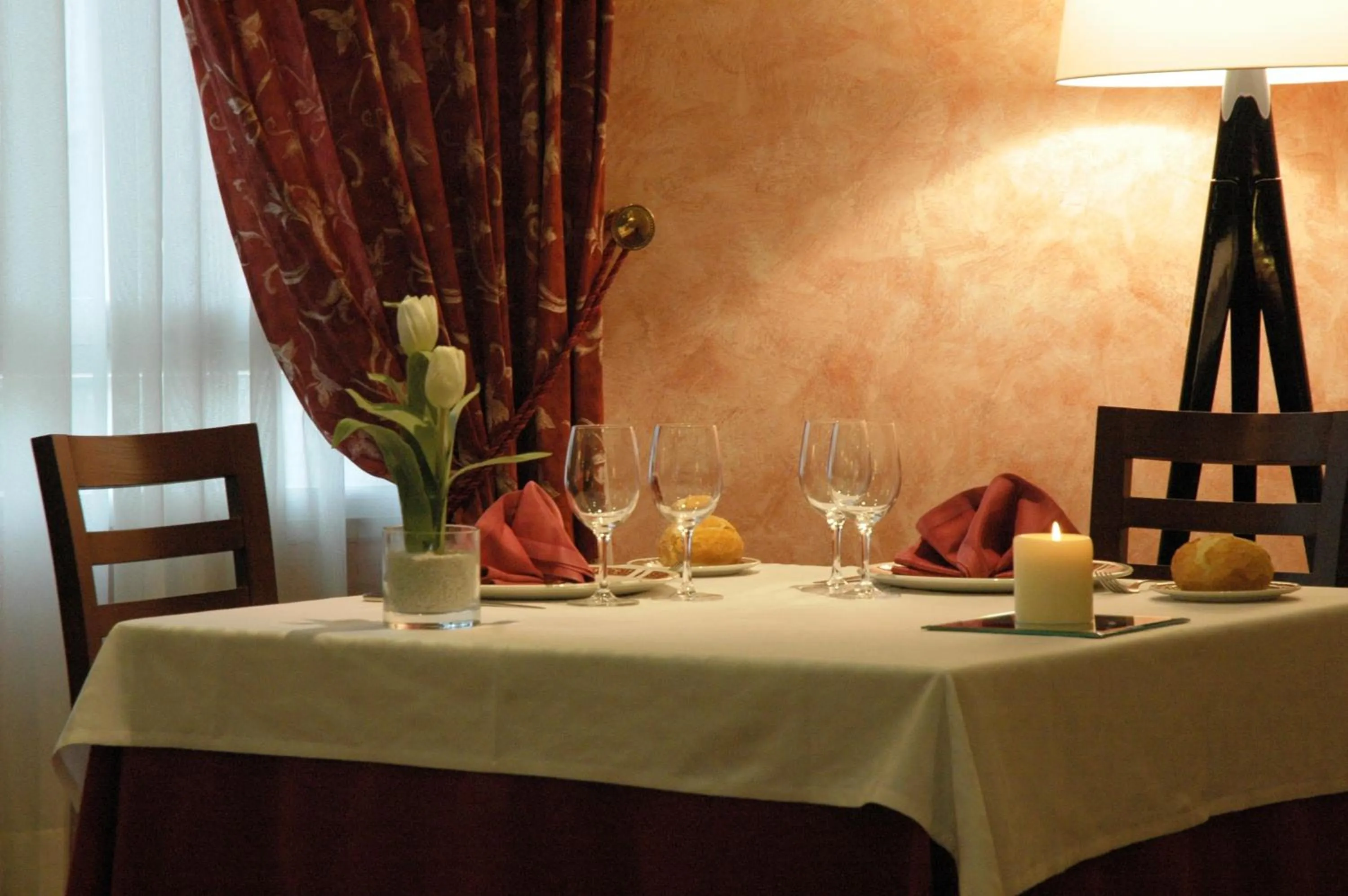 Restaurant/places to eat in Hotel Andia