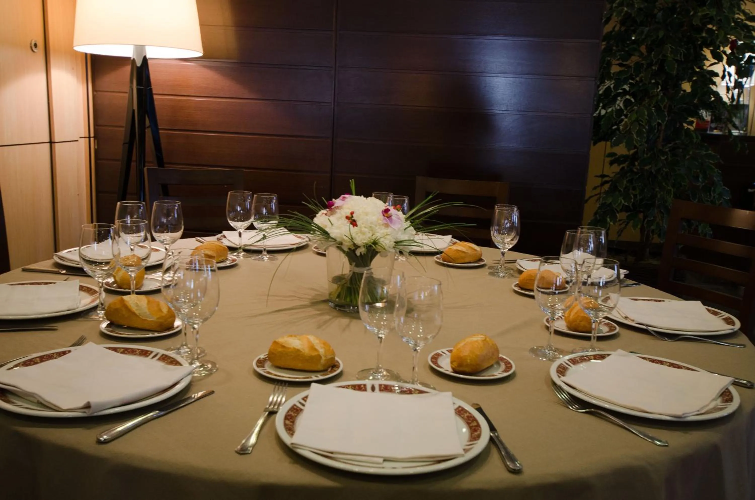 Restaurant/places to eat in Hotel Andia