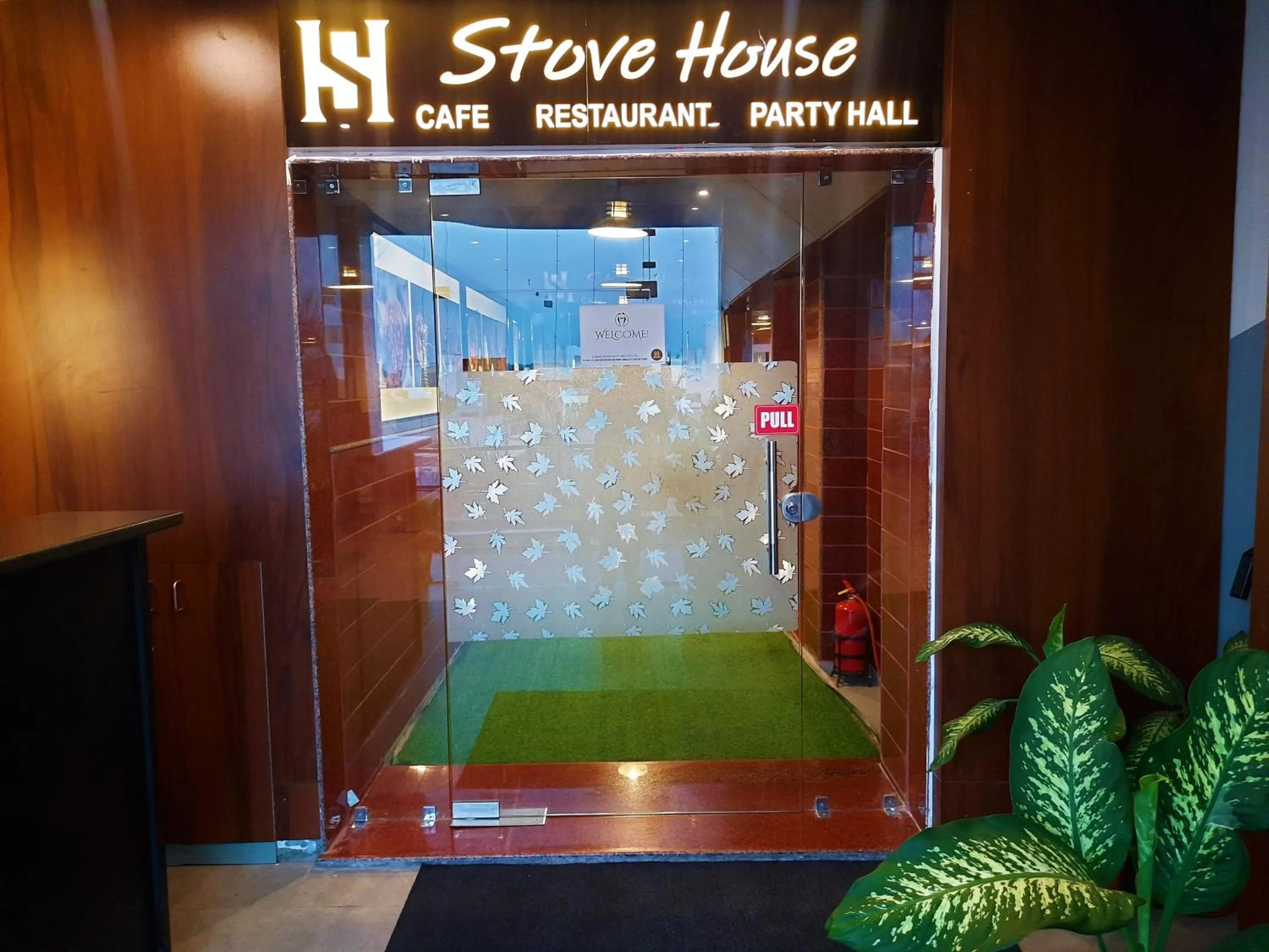 Facade/entrance in Stovehouse Inn