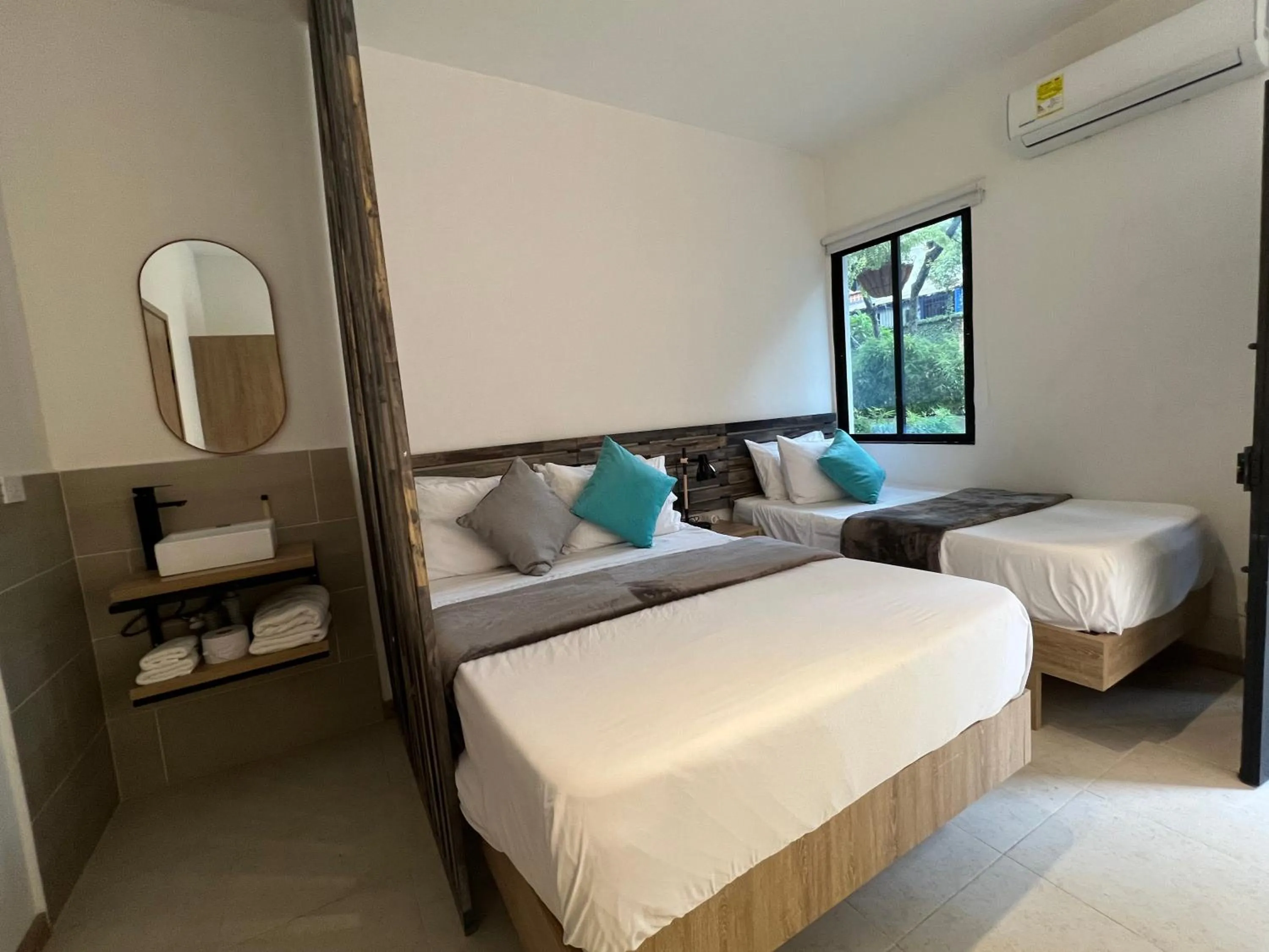 Photo of the whole room, Bed in HOTEL 9.5 SAN FERNANDO