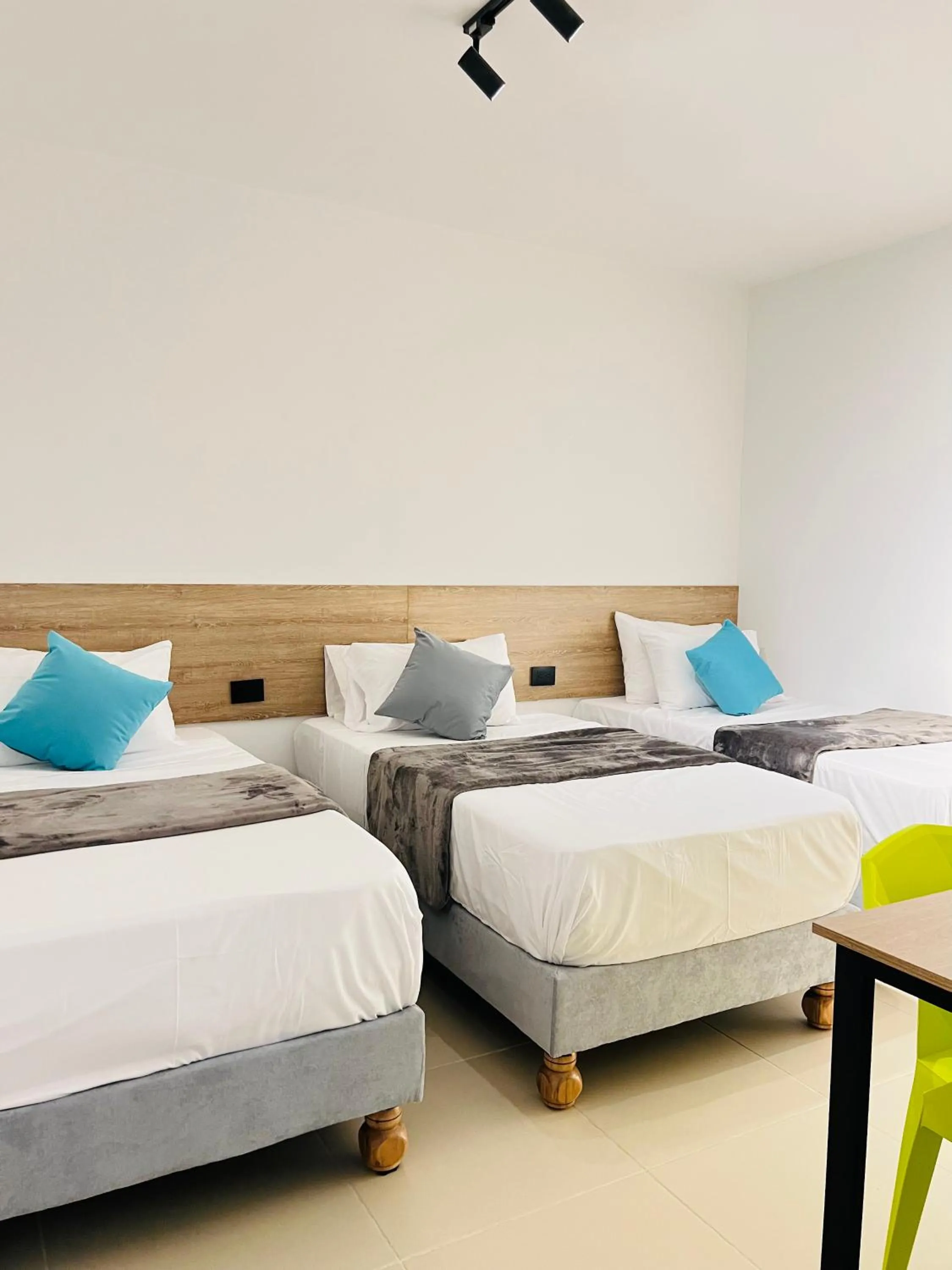 Photo of the whole room, Bed in HOTEL 9.5 SAN FERNANDO