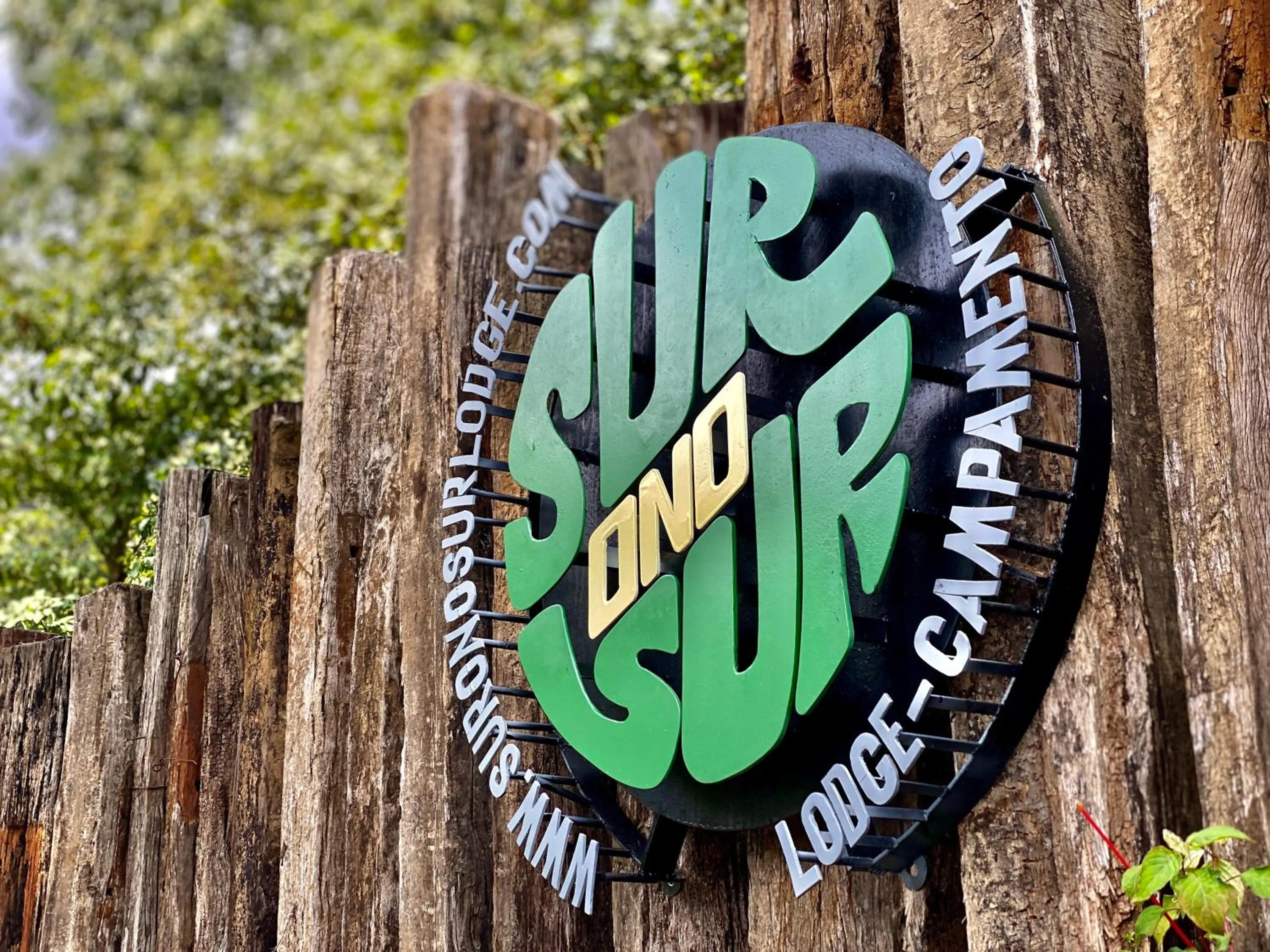 Logo/Certificate/Sign in SUR ono SUR Lodge
