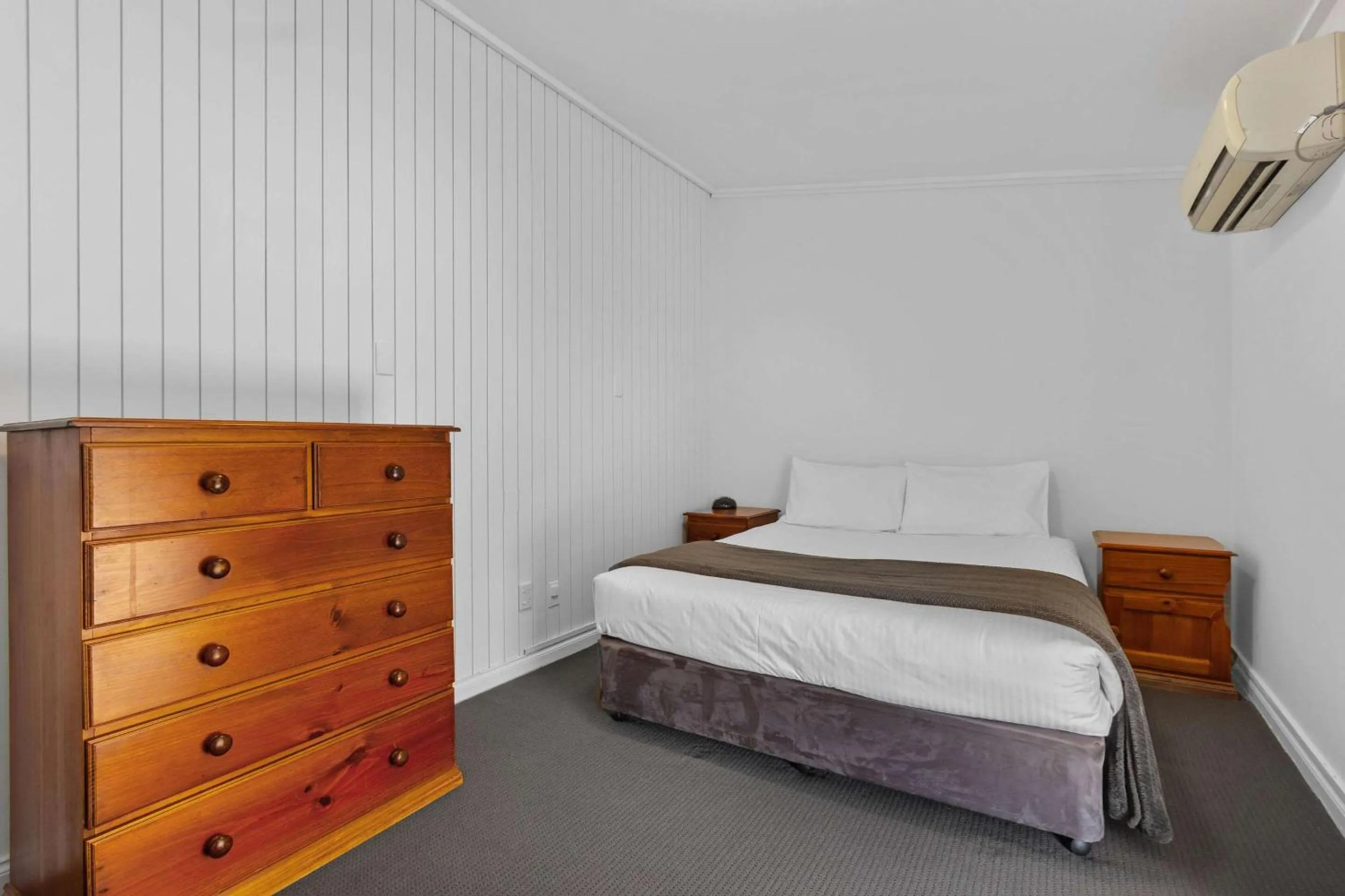 Bedroom, Bed in Econo Lodge East Adelaide