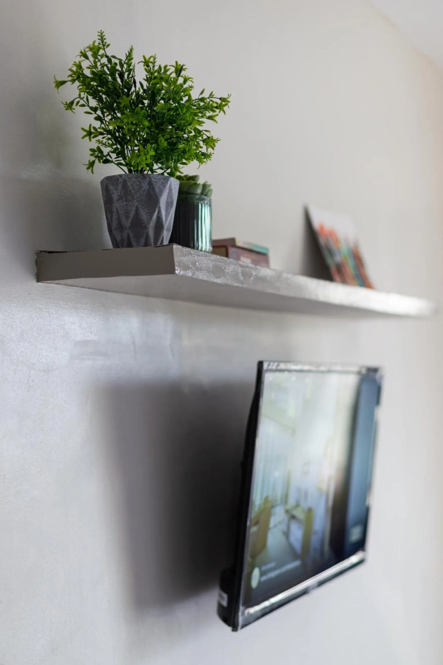 TV and multimedia in Hive Manila Guesthouse -Netflix,400mbps WI-FI