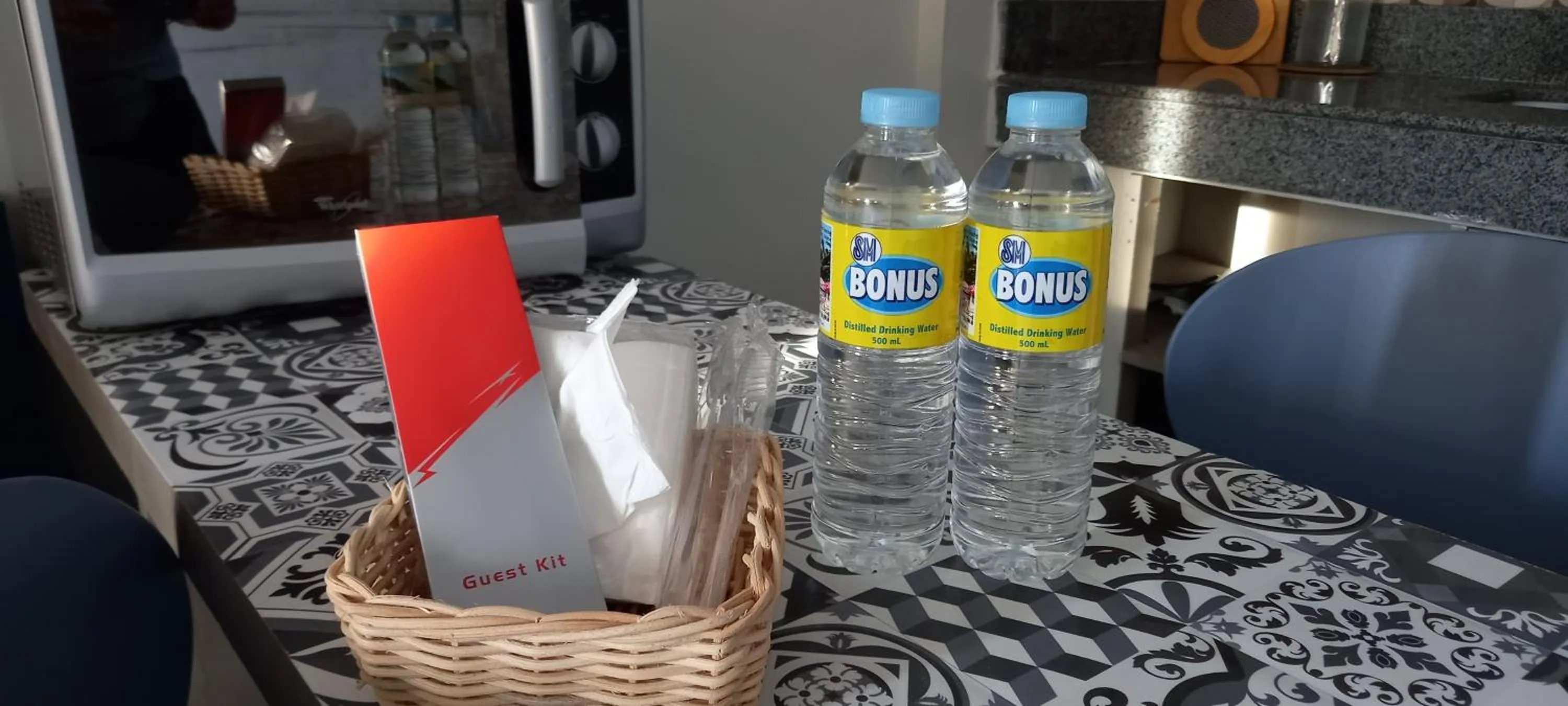 Drinks in Hive Manila Guesthouse -Netflix,400mbps WI-FI