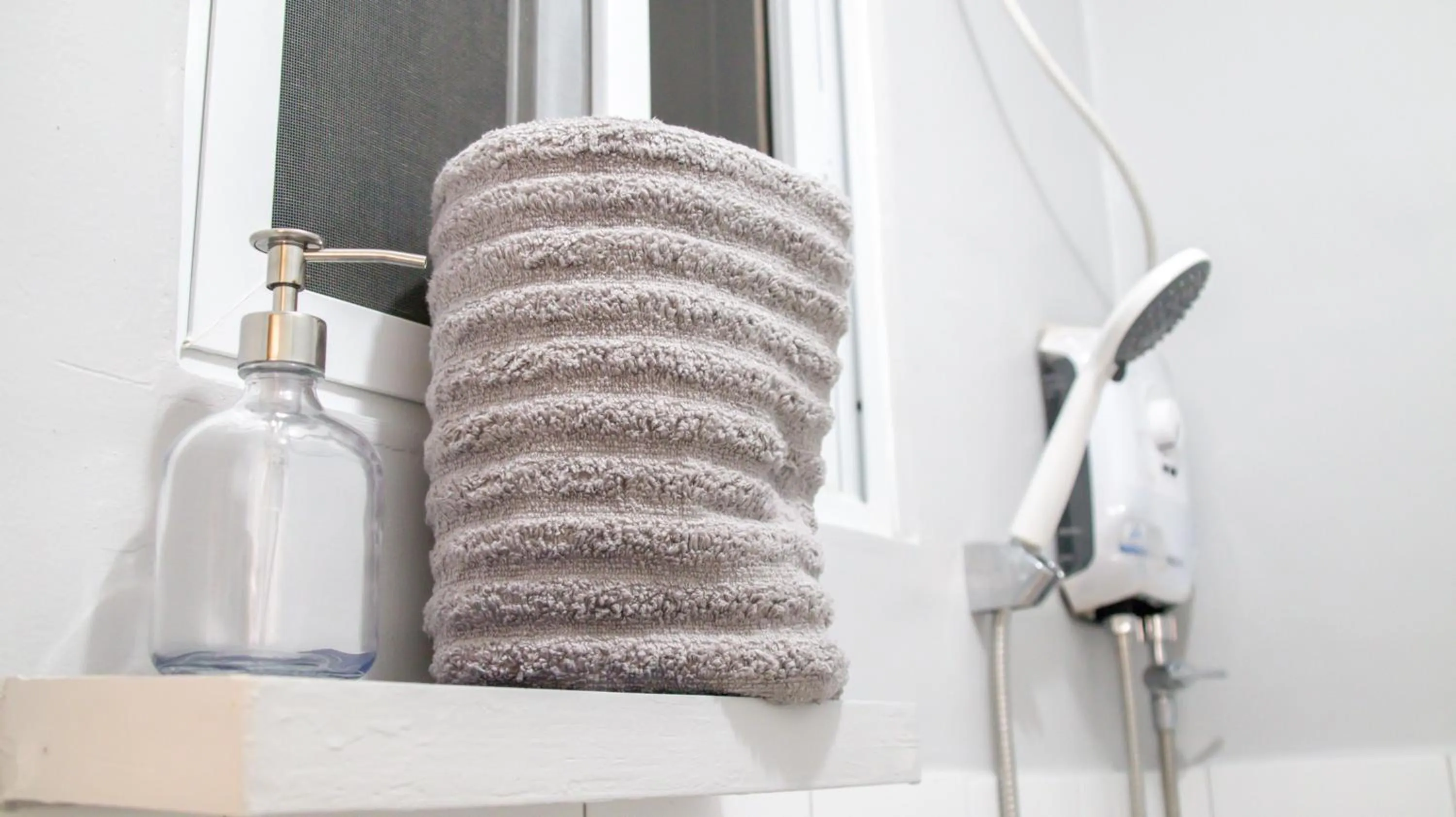 Bathroom in Hive Manila Guesthouse -Netflix,400mbps WI-FI